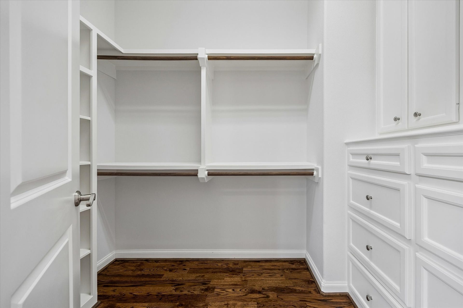 911 Queen Annes Road, Houston, TX 77024 Primary Closet 2