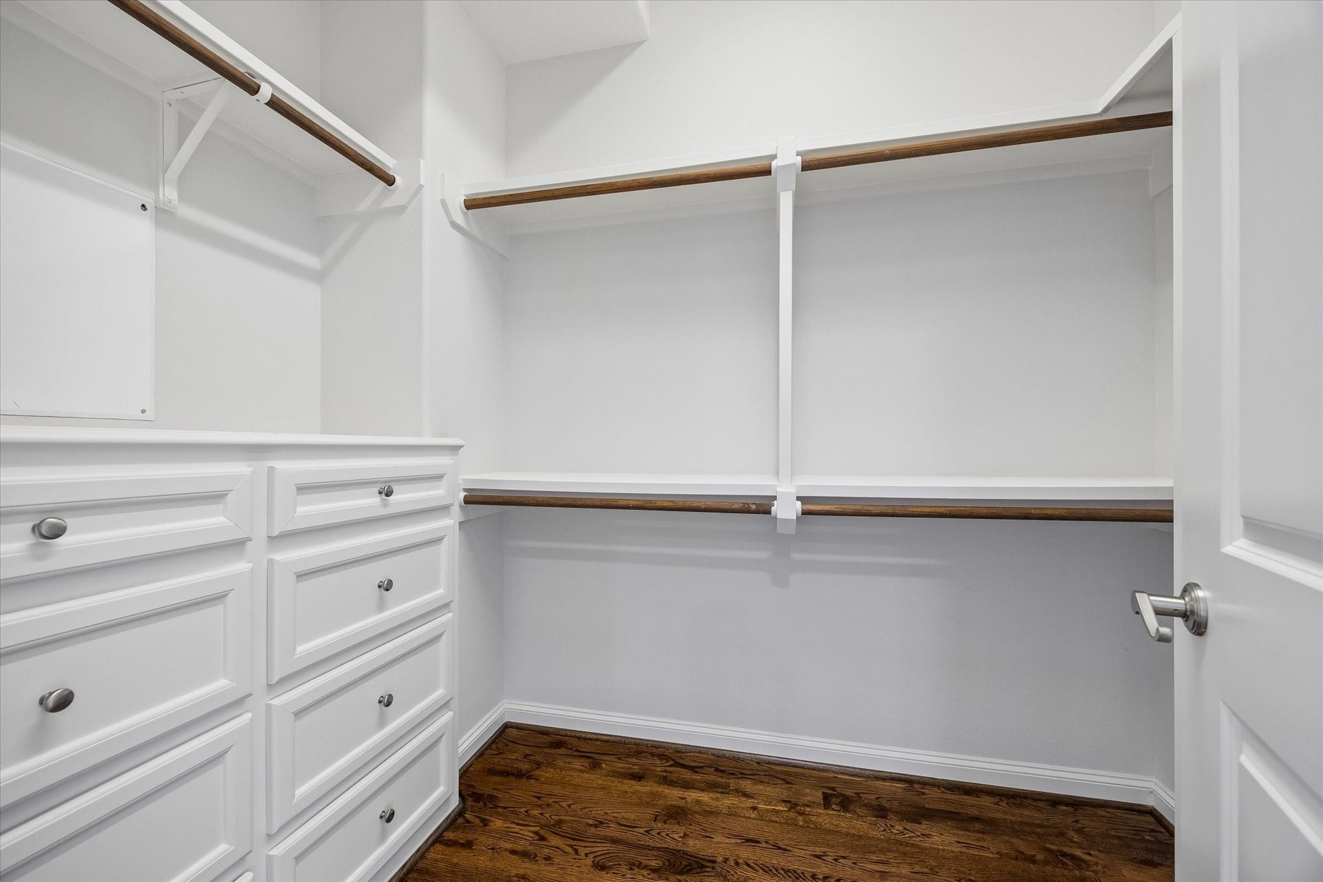 911 Queen Annes Road, Houston, TX 77024 Primary Closet 1