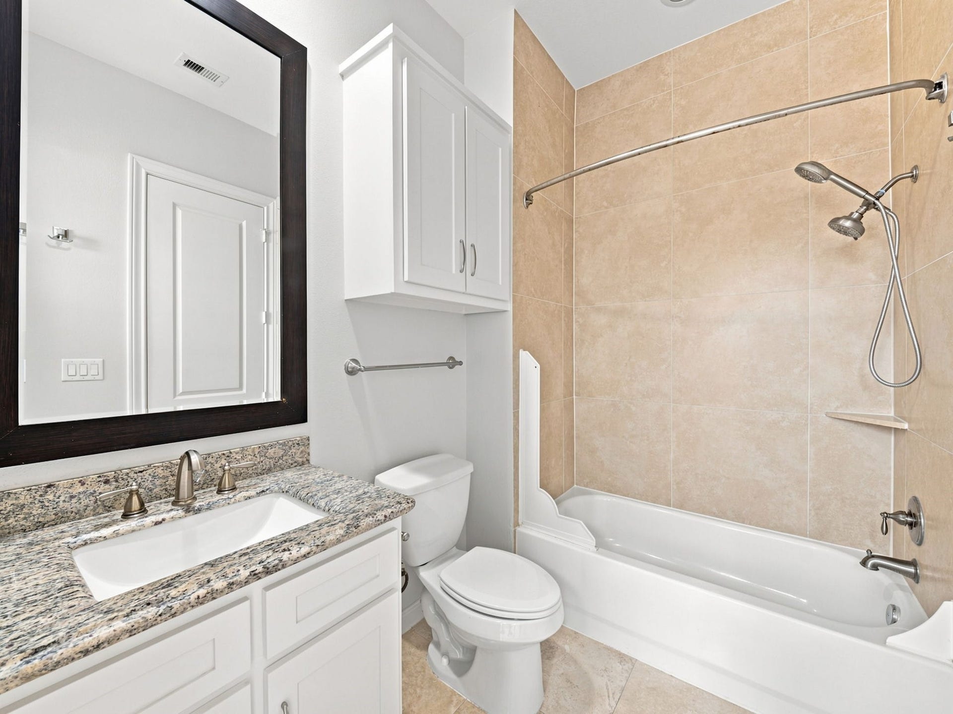 911 Queen Annes Road, Houston, TX 77024 Ensuite Bedroom for the Ground Floor Bedroom