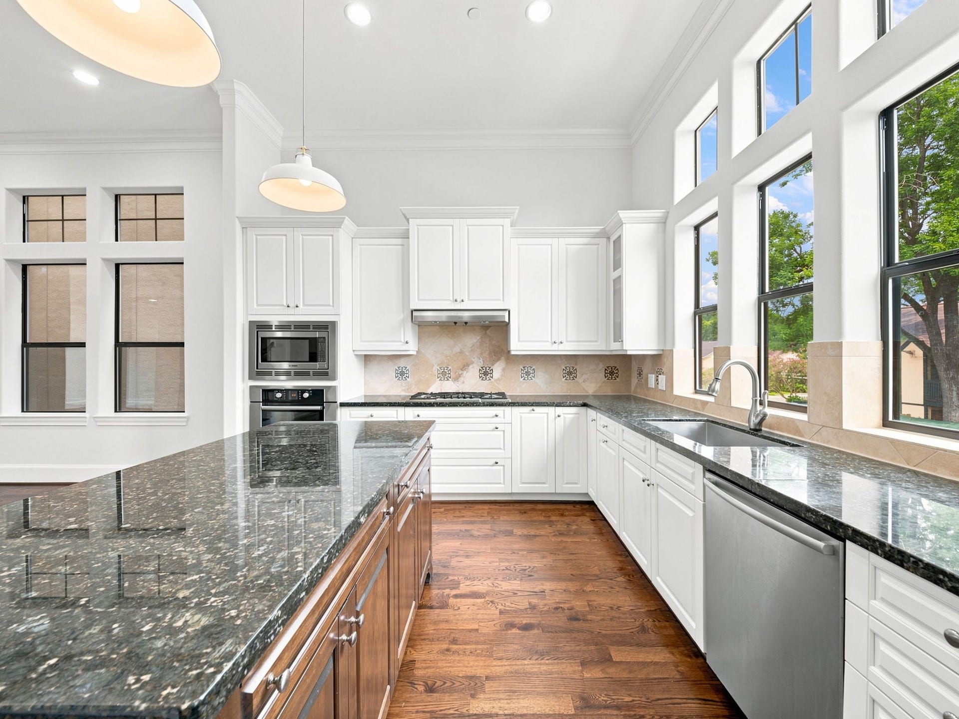 911 Queen Annes Road, Houston, TX 77024 Second Floor Kitchen