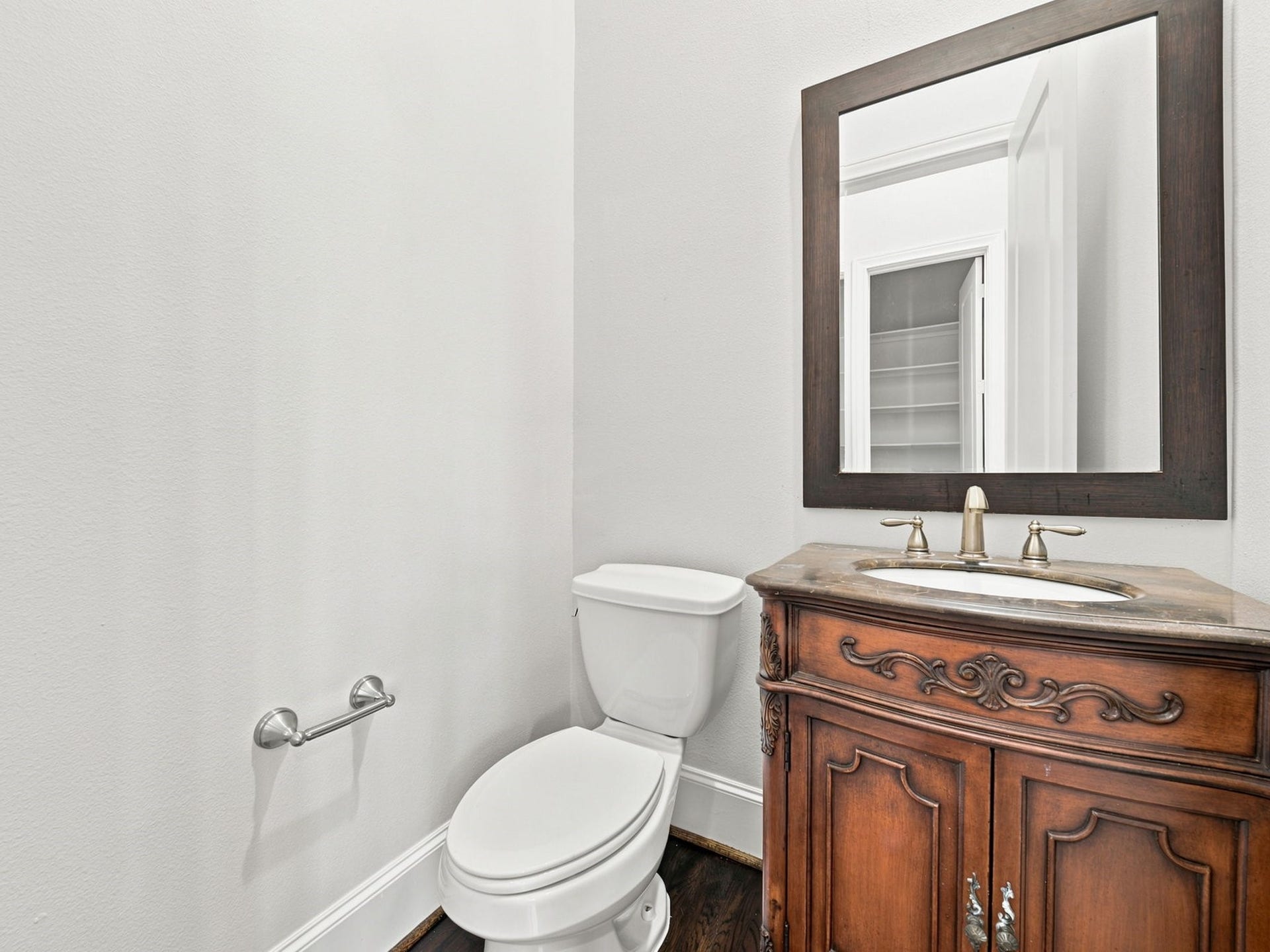 911 Queen Annes Road, Houston, TX 77024 Powder Bath off the Kitchen on the Second Floor