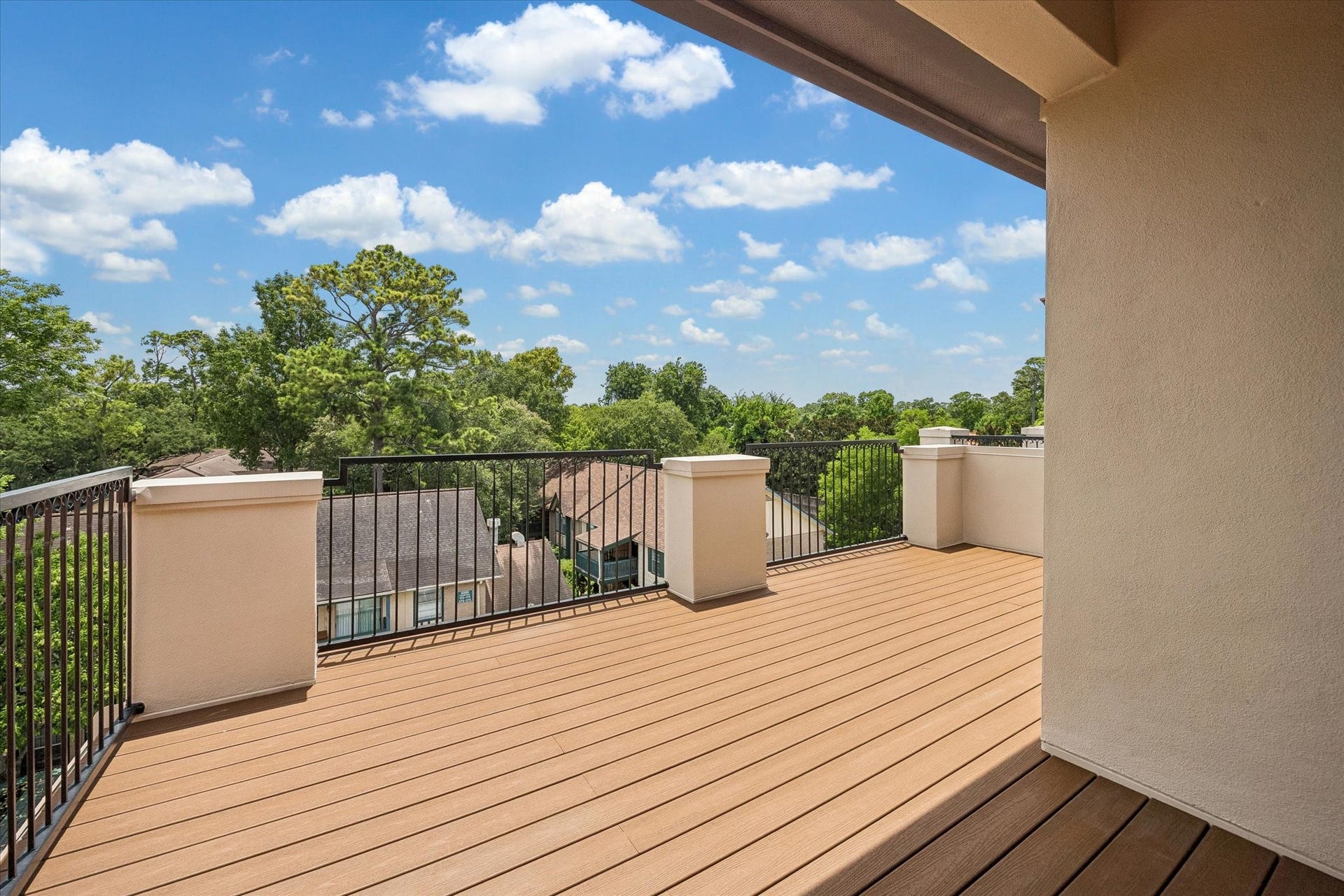 911 Queen Annes Road, Houston, TX 77024 911 Queen Annes Road, Houston, TX 77024