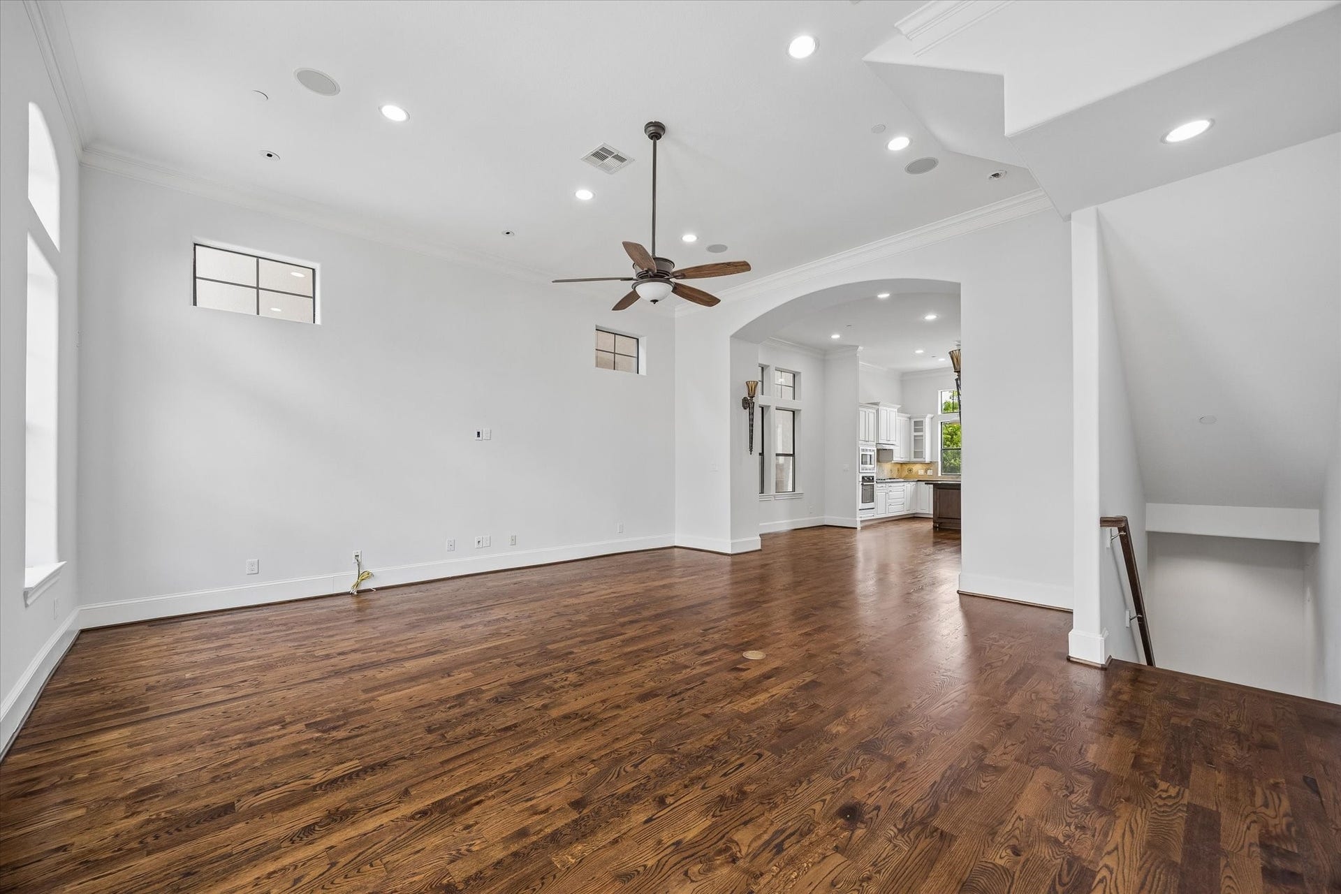 911 Queen Annes Road, Houston, TX 77024 911 Queen Annes Road, Houston, TX 77024