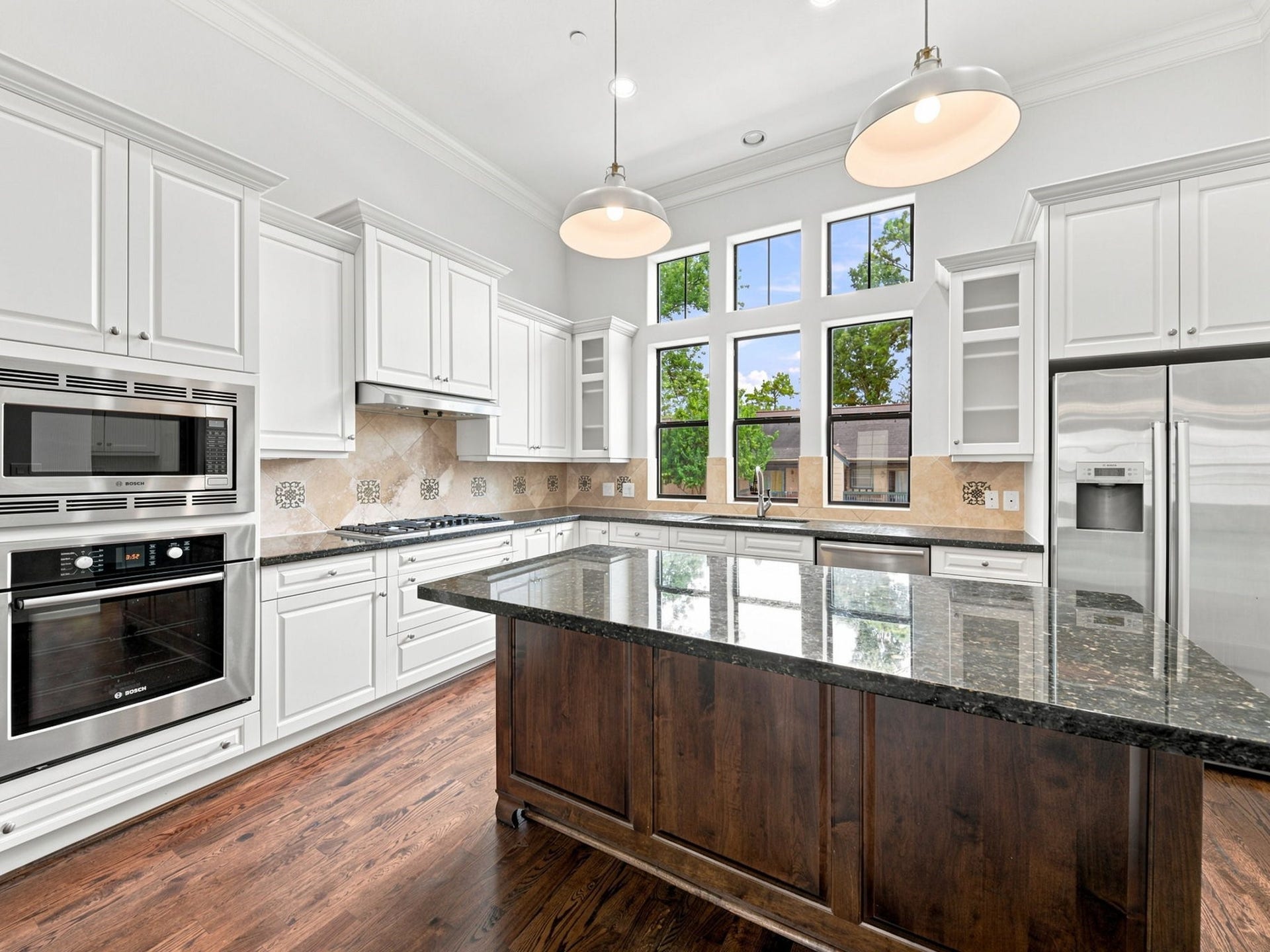911 Queen Annes Road, Houston, TX 77024 Second Floor Kitchen