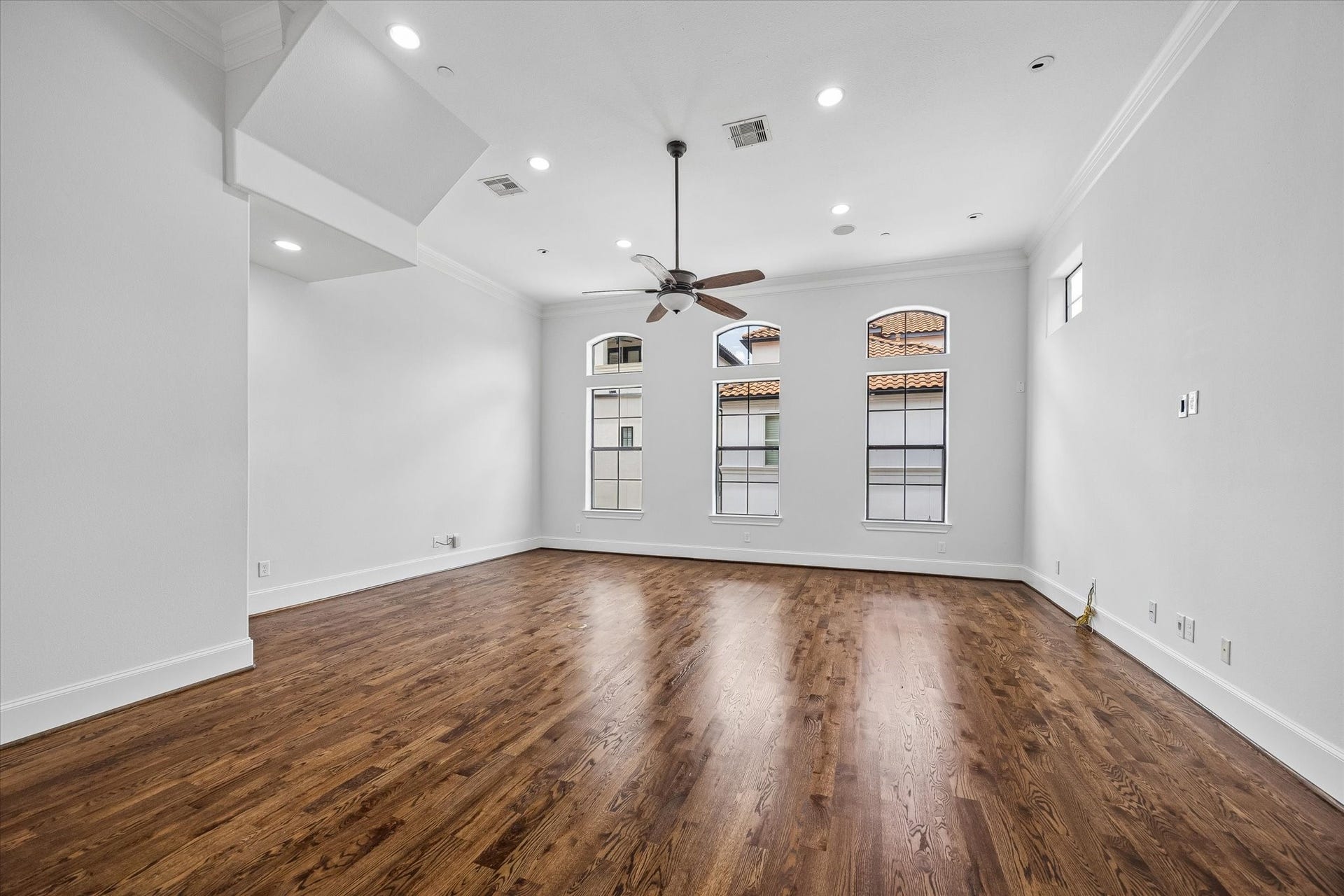 911 Queen Annes Road, Houston, TX 77024 911 Queen Annes Road, Houston, TX 77024