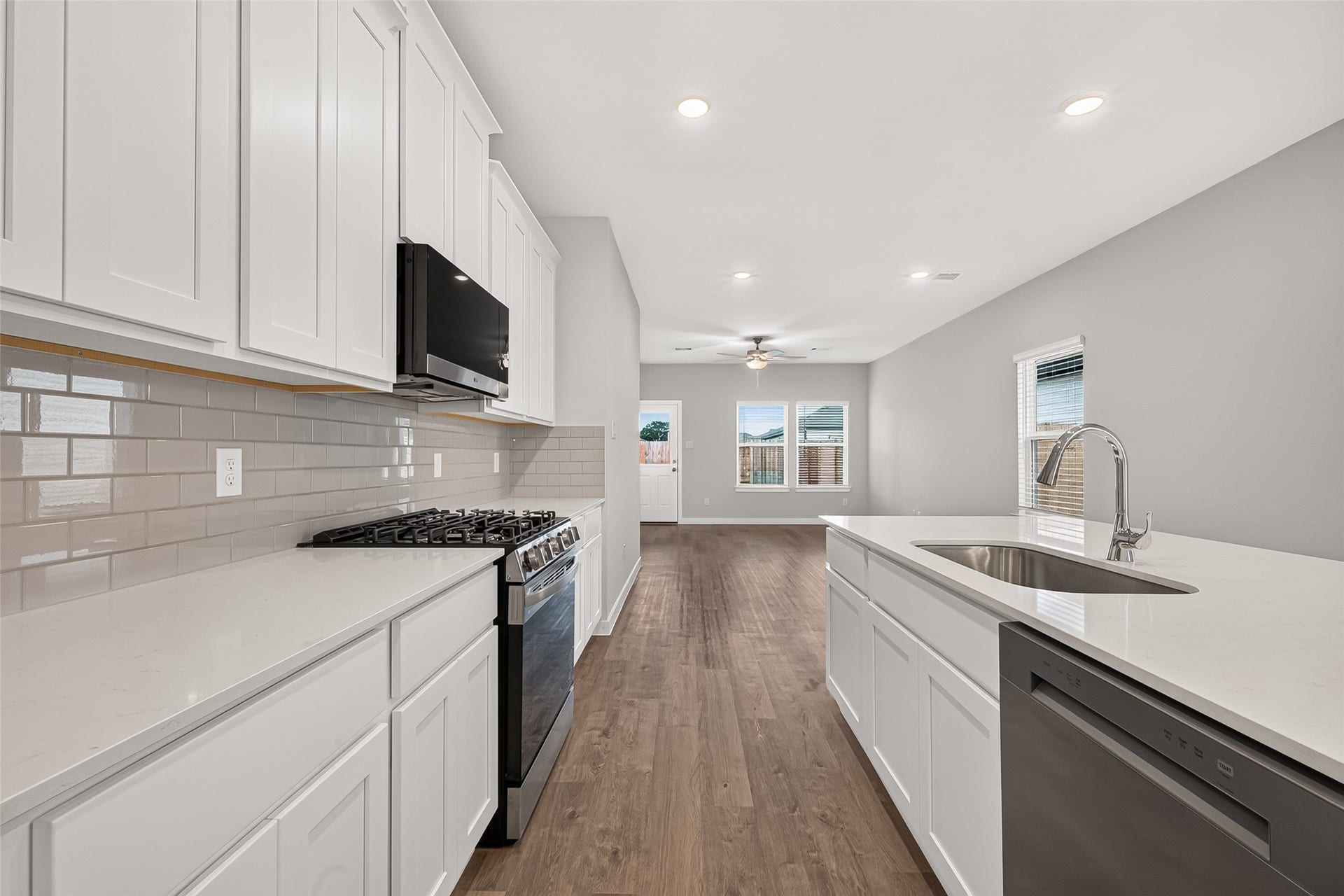 4042 Bay Court, Brookshire, TX 77423