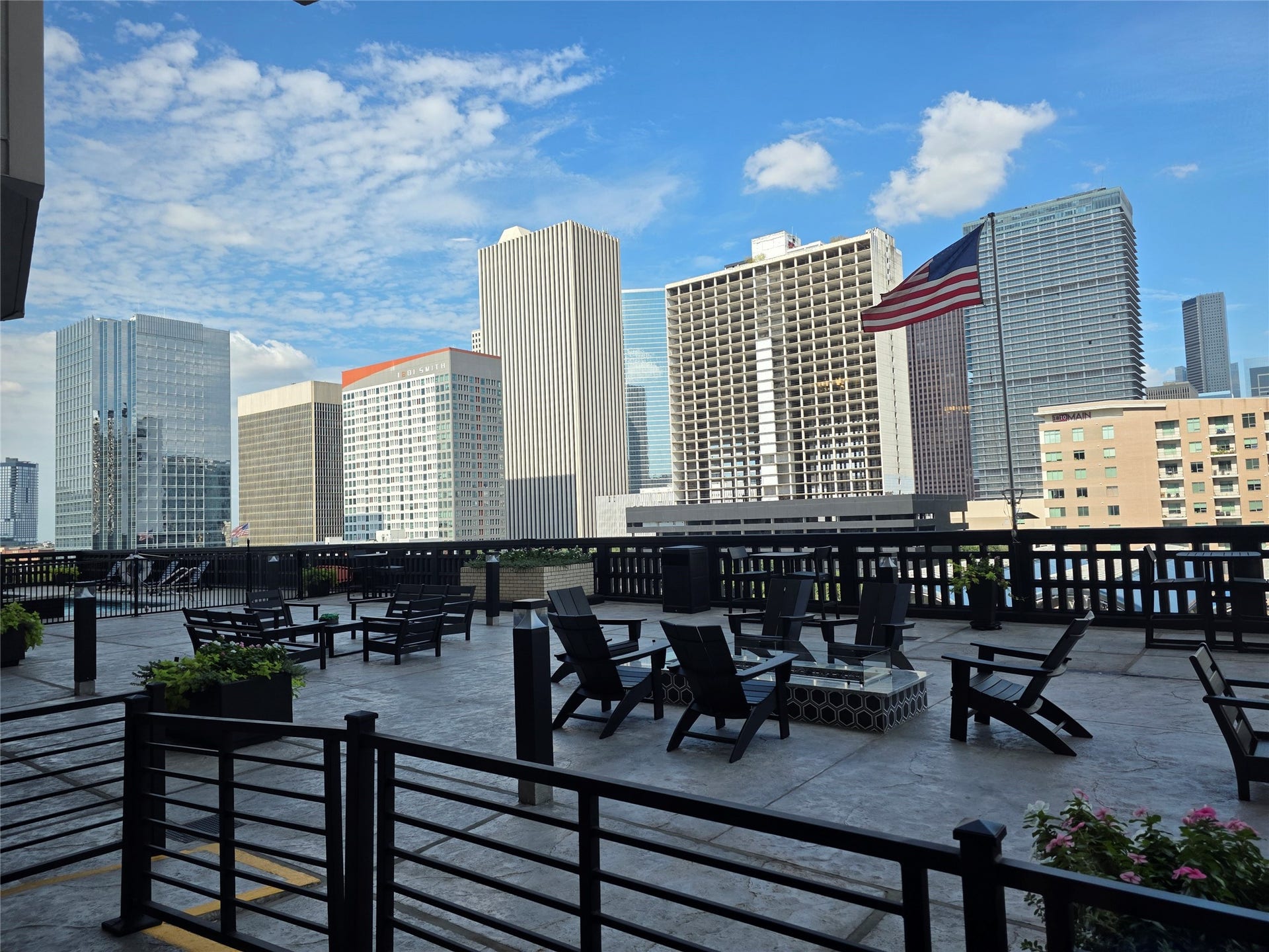 Amenities also include Outdoor kitchen