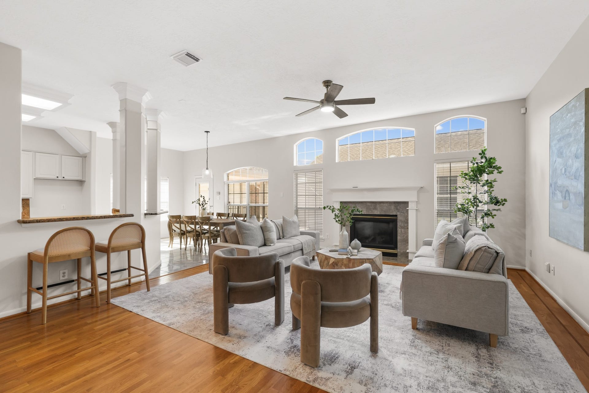 1602 Orlando Street, Friendswood, TX 77546 Welcome to 1602 Orlando St, has a GUEST HOUSE & zoned to Friendswood ISD