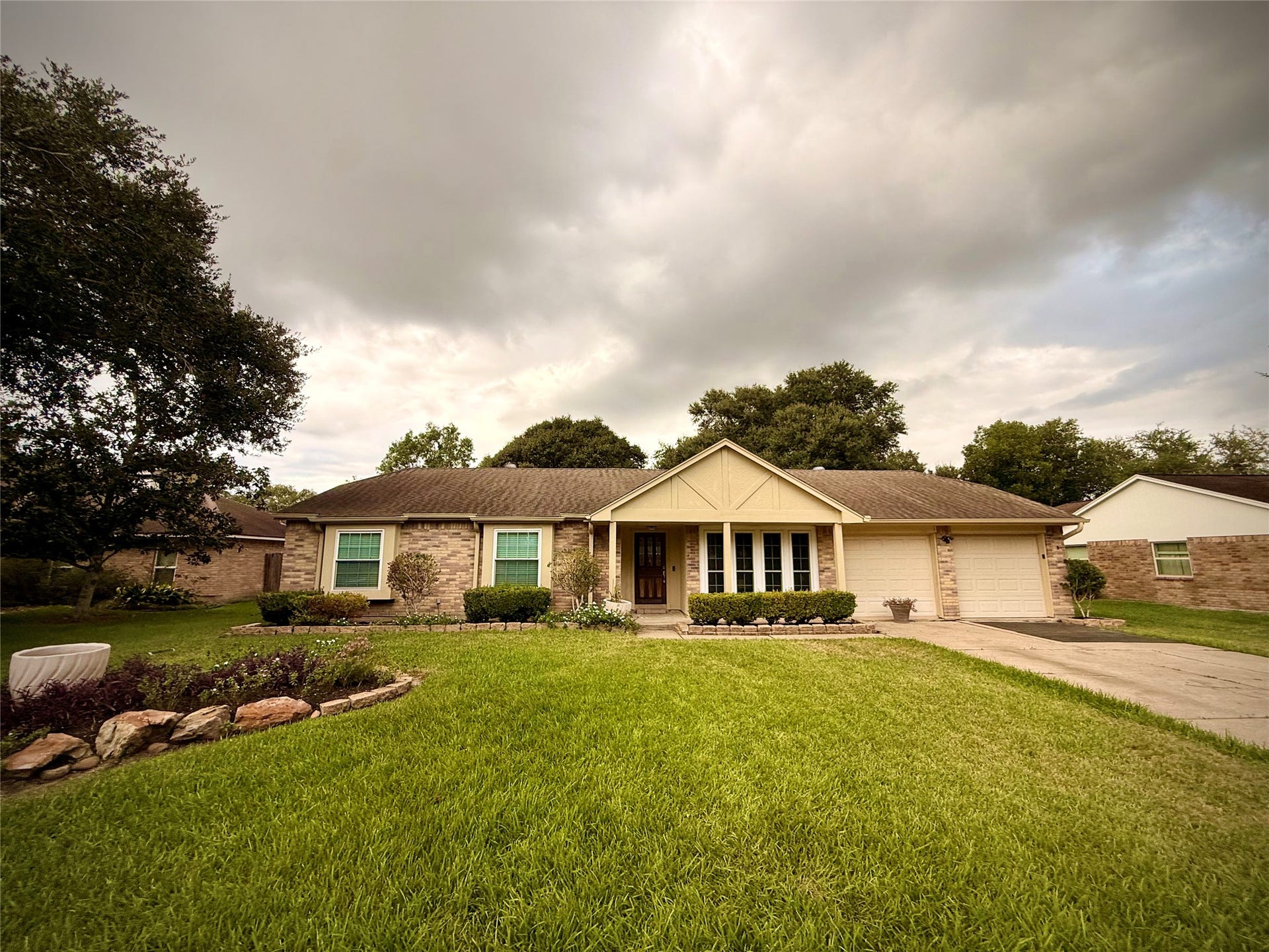 1309 Piney Woods Drive, Friendswood, TX 77546 Front Elevation