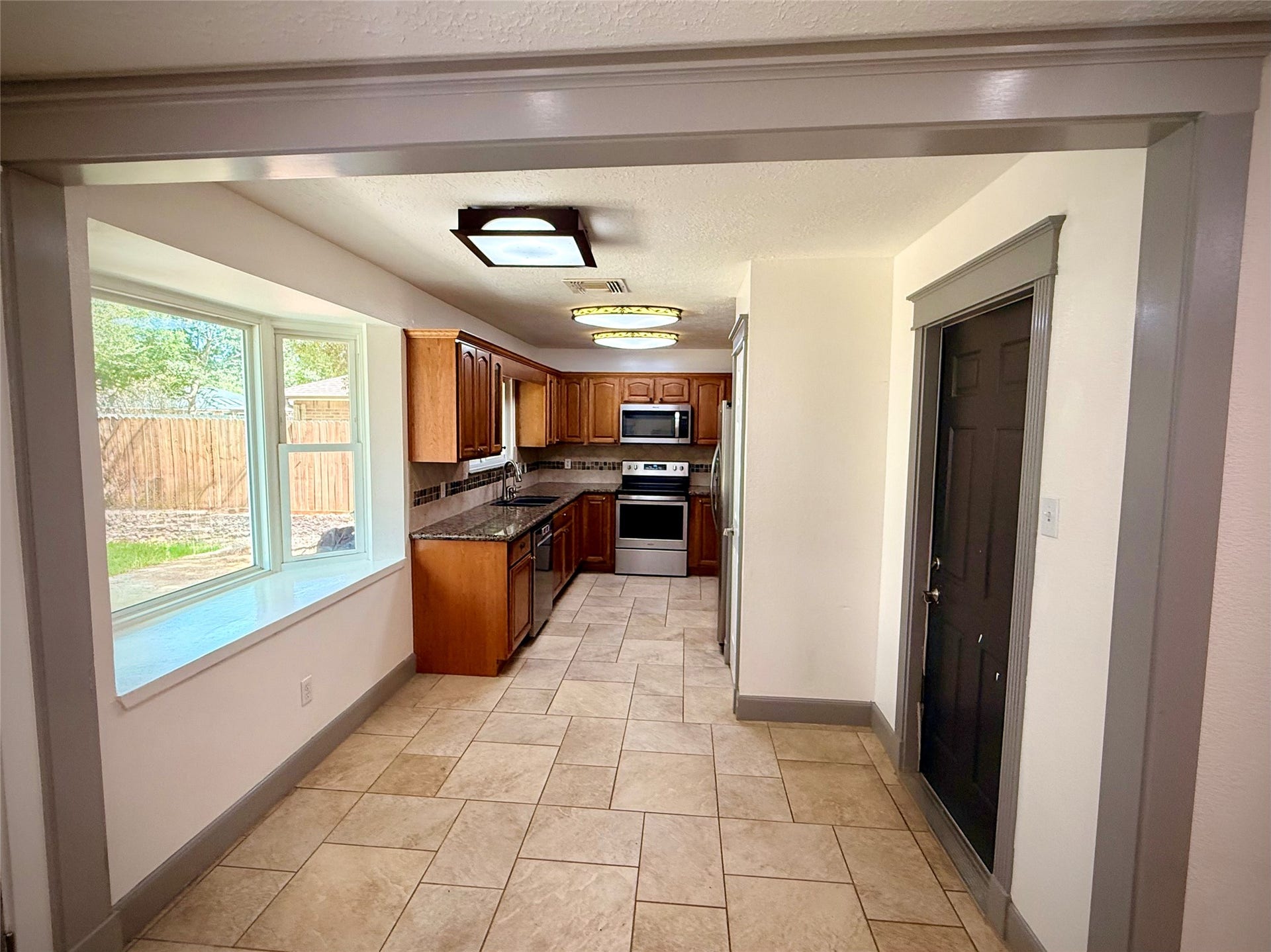 1309 Piney Woods Drive, Friendswood, TX 77546 Breakfast area open to kitchen