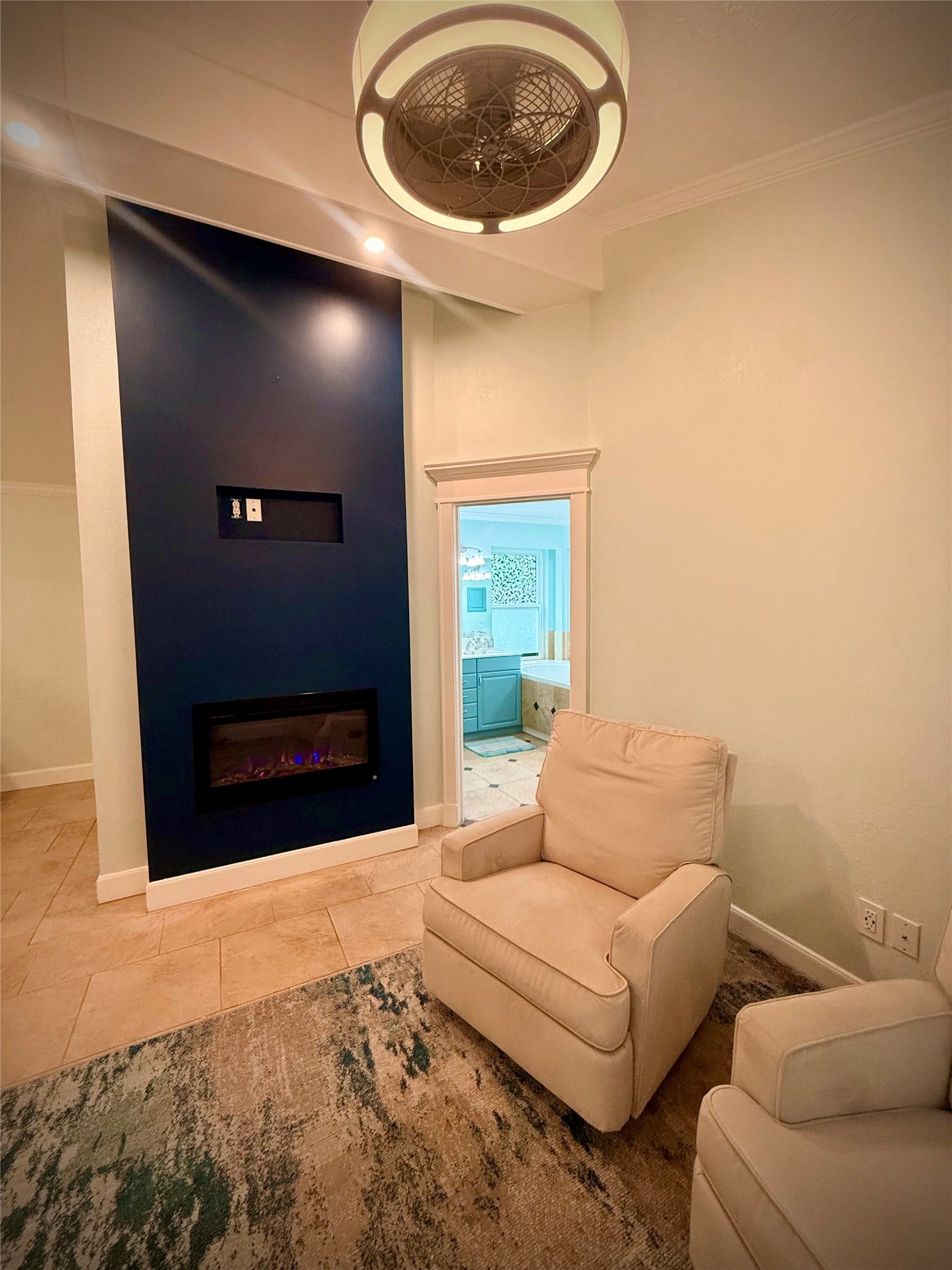 1309 Piney Woods Drive, Friendswood, TX 77546 Primary Suite with Fireplace