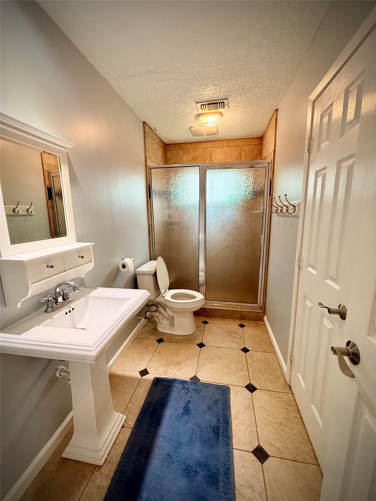 1309 Piney Woods Drive, Friendswood, TX 77546 Guest Bath
