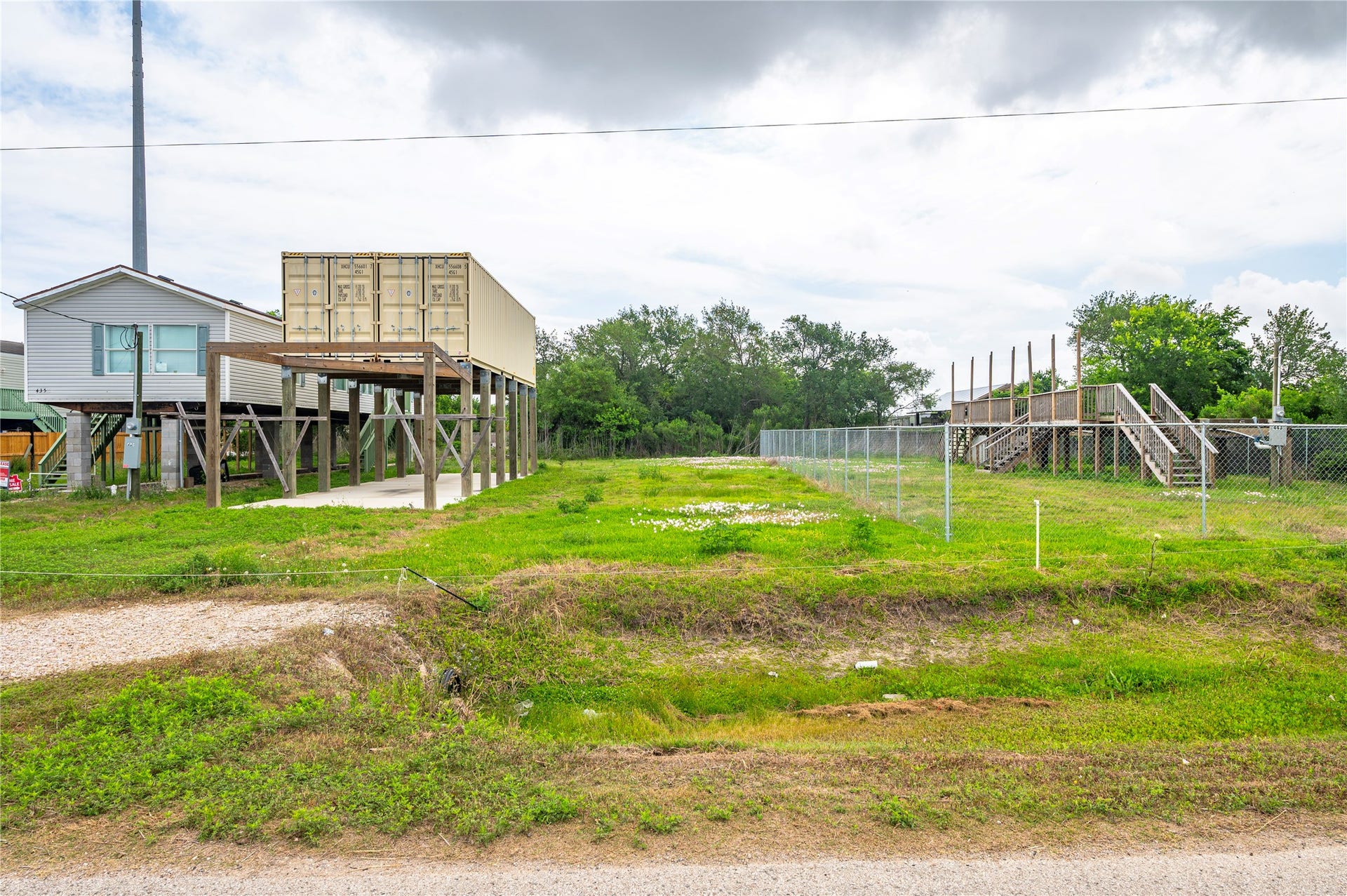 439 16th Street, San Leon, TX 77539 439 16th Street, San Leon, TX 77539