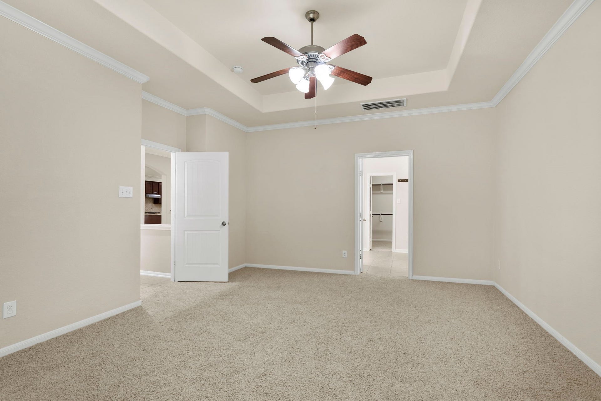 314 Trillium Drive, Sugar Land, TX 77479 View of the primary suite highlighting the entrance and en suite bathroom.