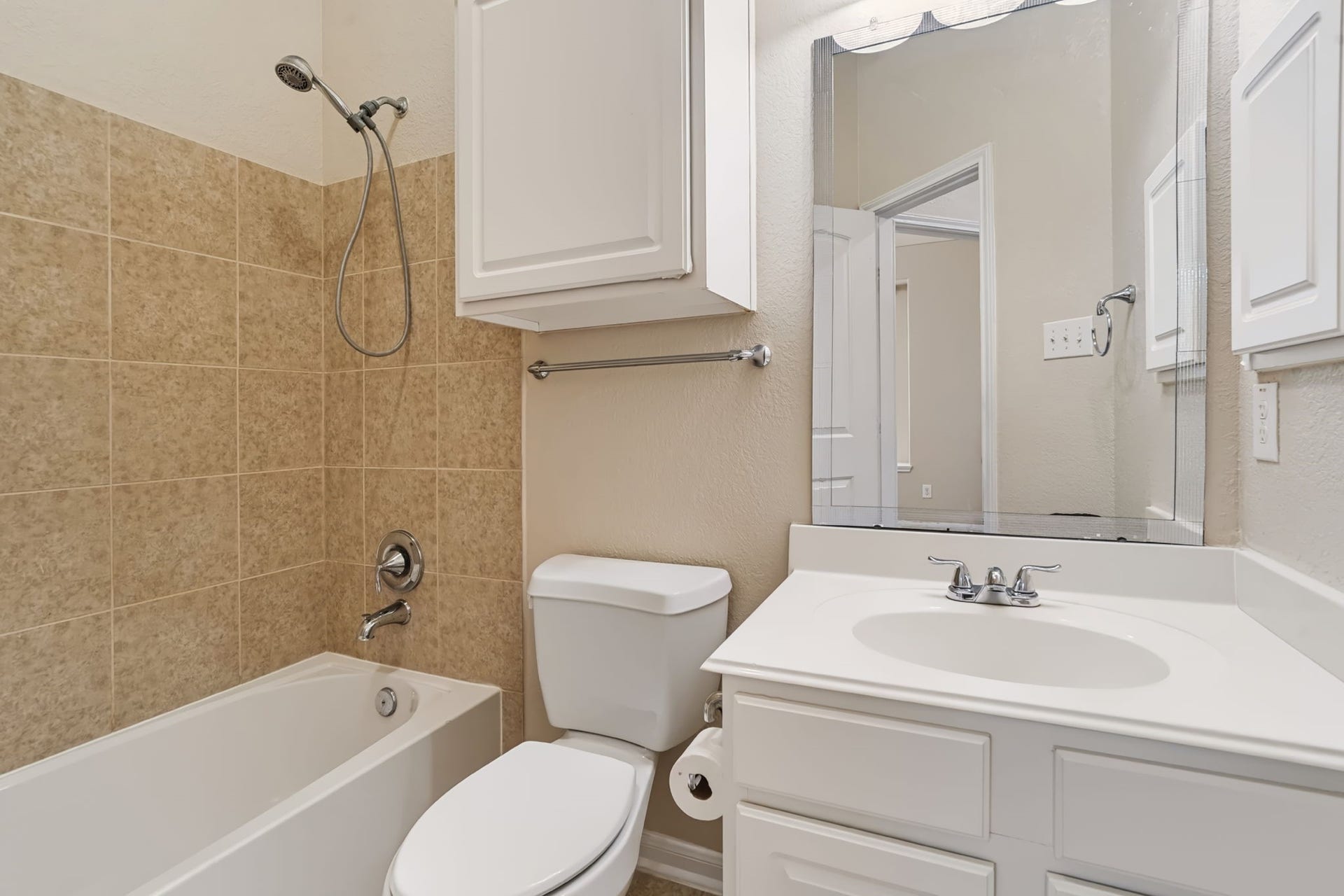 314 Trillium Drive, Sugar Land, TX 77479 One of four full bathrooms in this home!