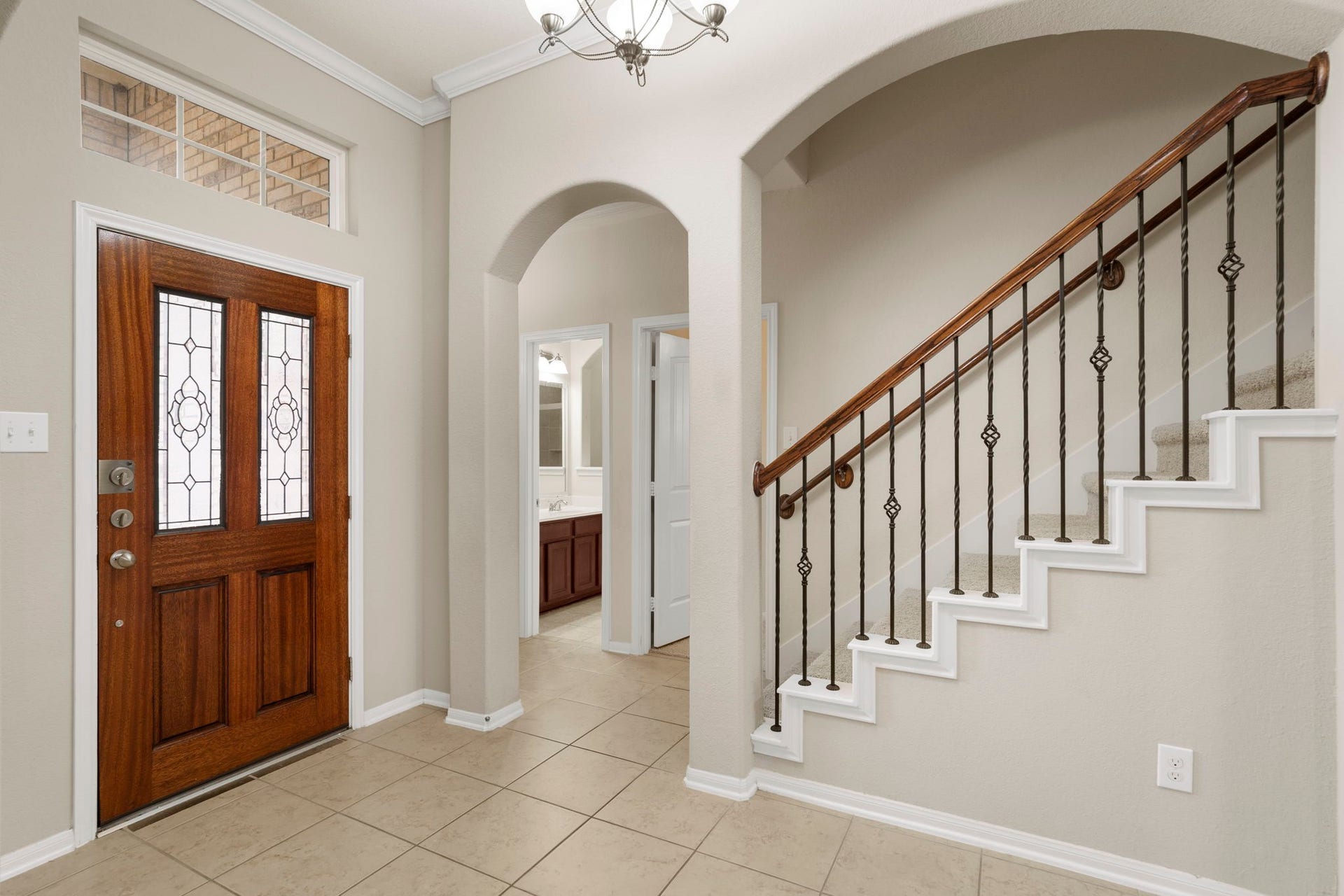 314 Trillium Drive, Sugar Land, TX 77479 This beautifully updated and move-in ready home offers 5 spacious bedrooms, 4 full baths, and a versatile 1.5-story layout.