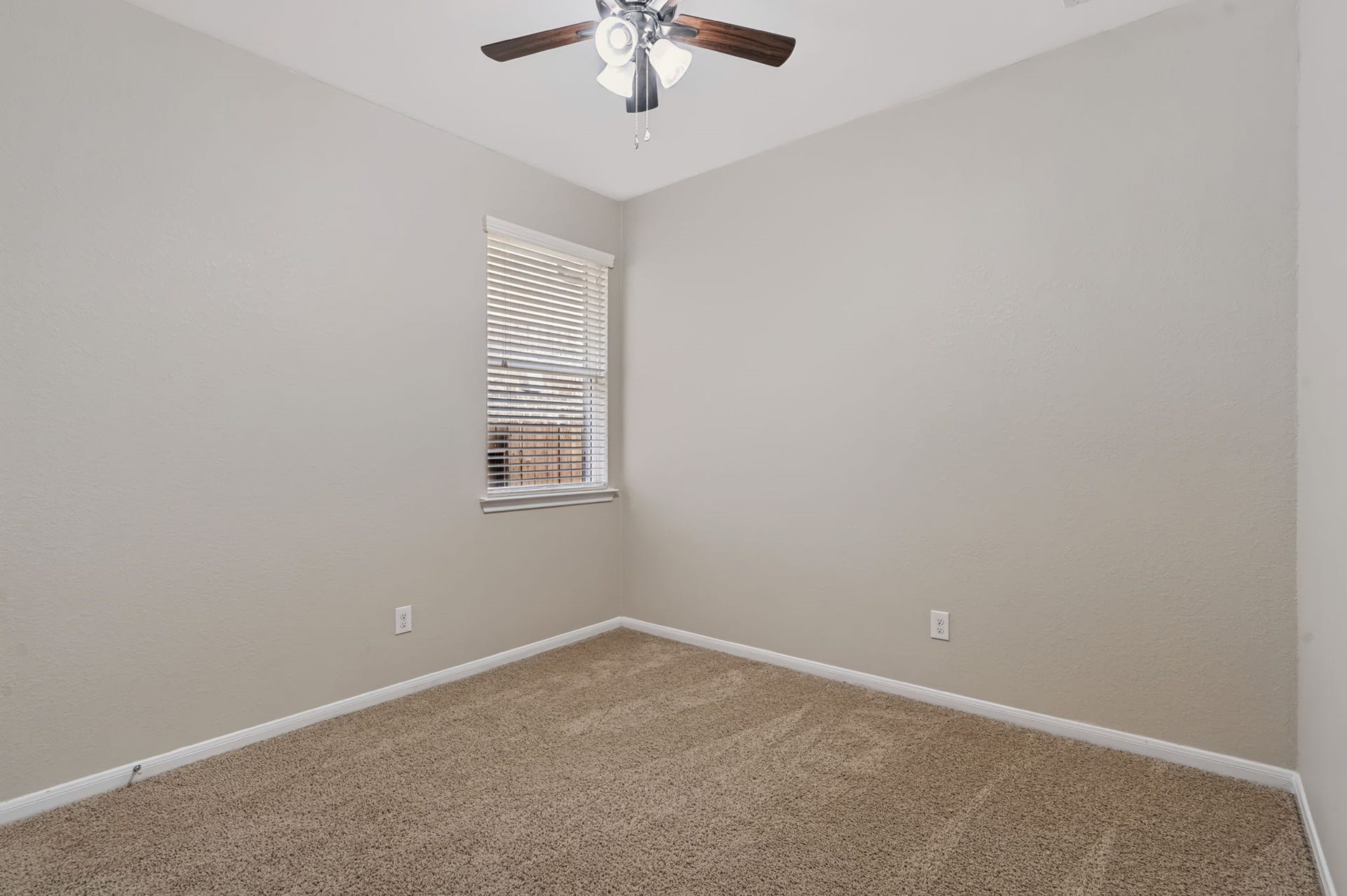 314 Trillium Drive, Sugar Land, TX 77479 Cozy secondary bedroom perfect for family or guests.