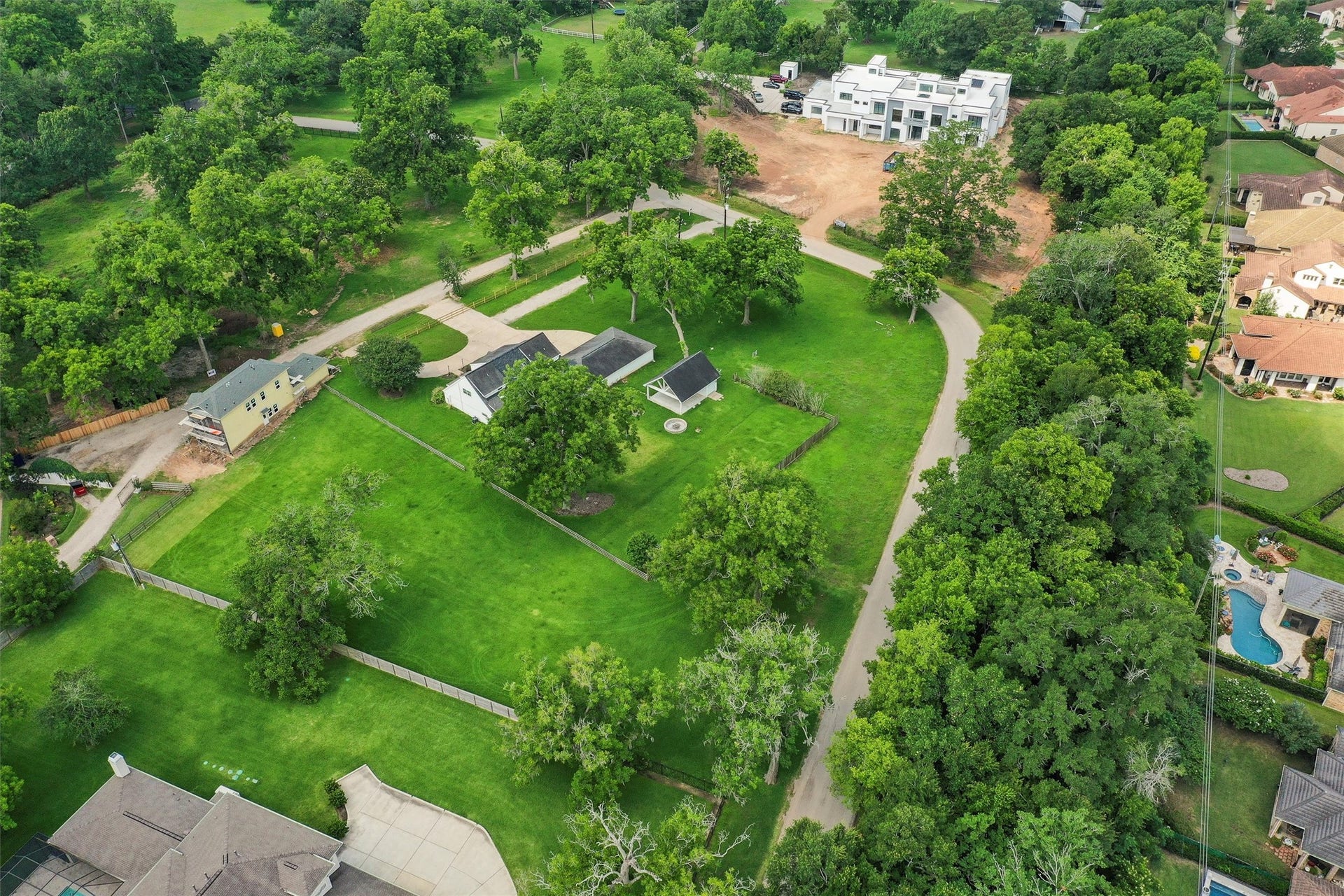 5511 Greentree Drive Drive, Sugar Land, TX 77479 5511 Greentree Drive Drive, Sugar Land, TX 77479