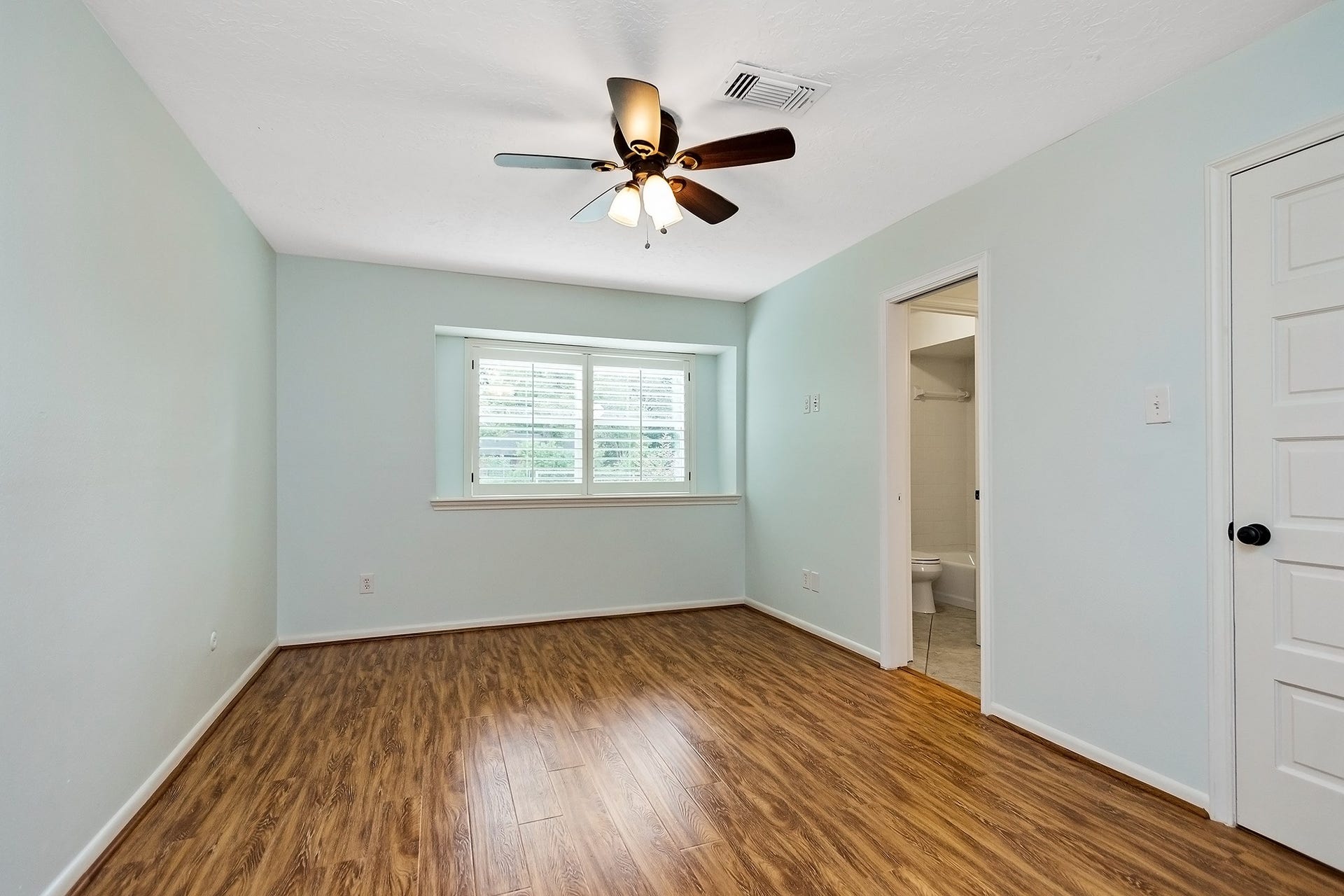 5511 Greentree Drive Drive, Sugar Land, TX 77479 5511 Greentree Drive Drive, Sugar Land, TX 77479