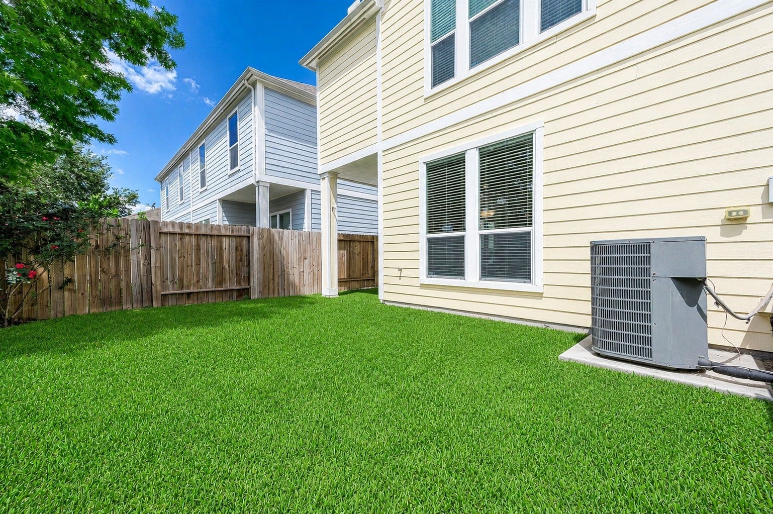 14923 ATMORE Place Dr, Houston, TX 77082 Well Maintained backyard lawn is bordered by a wooden fence. GREAT outdoor green space to relax and ENJOY ! Virtually staged to inspire design possibilities