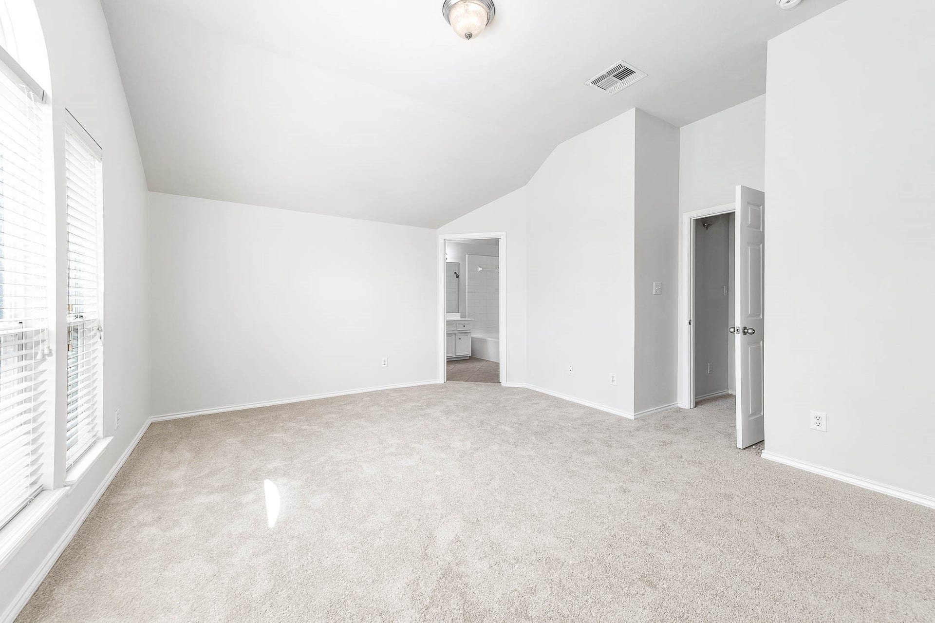 14923 ATMORE Place Dr, Houston, TX 77082 WOW ! Primary Bedroom is so roomy ! New carpet, soaring vaulted ceiling, and ample natural light enters with the large energy efficient windows. The en-suite bathroom has a LARGE SOAKING TUB ! Neutral painted walss and NEW carpet ideal for personalization.