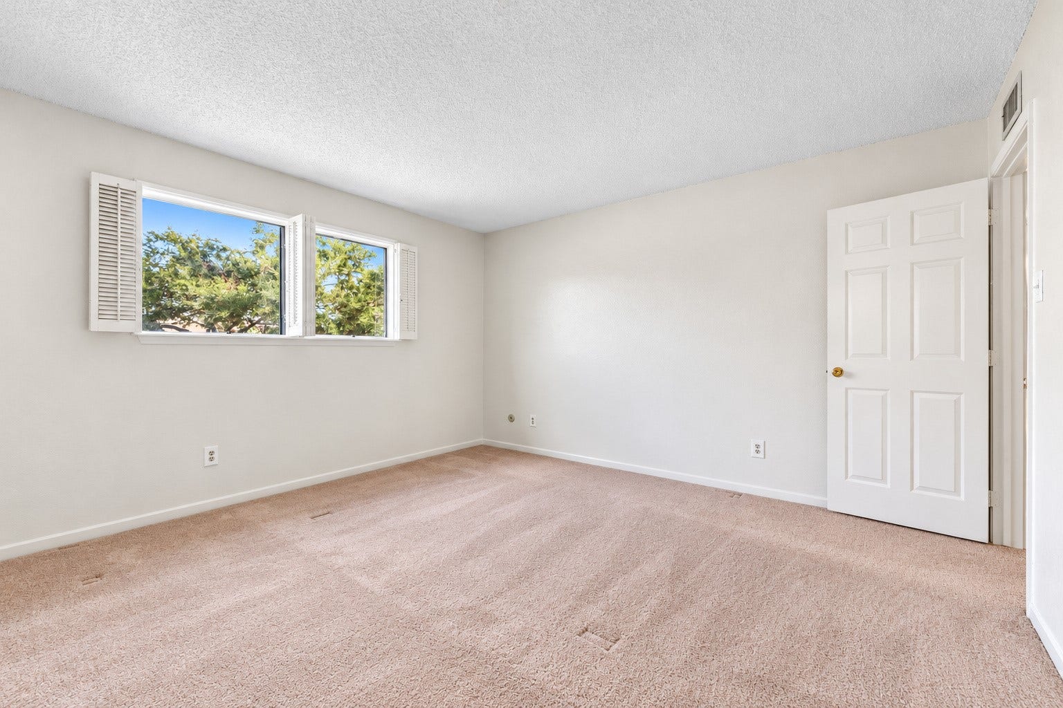 6701 Sands Point Drive, #61, Houston, TX 77074 Primary bedroom view 2.