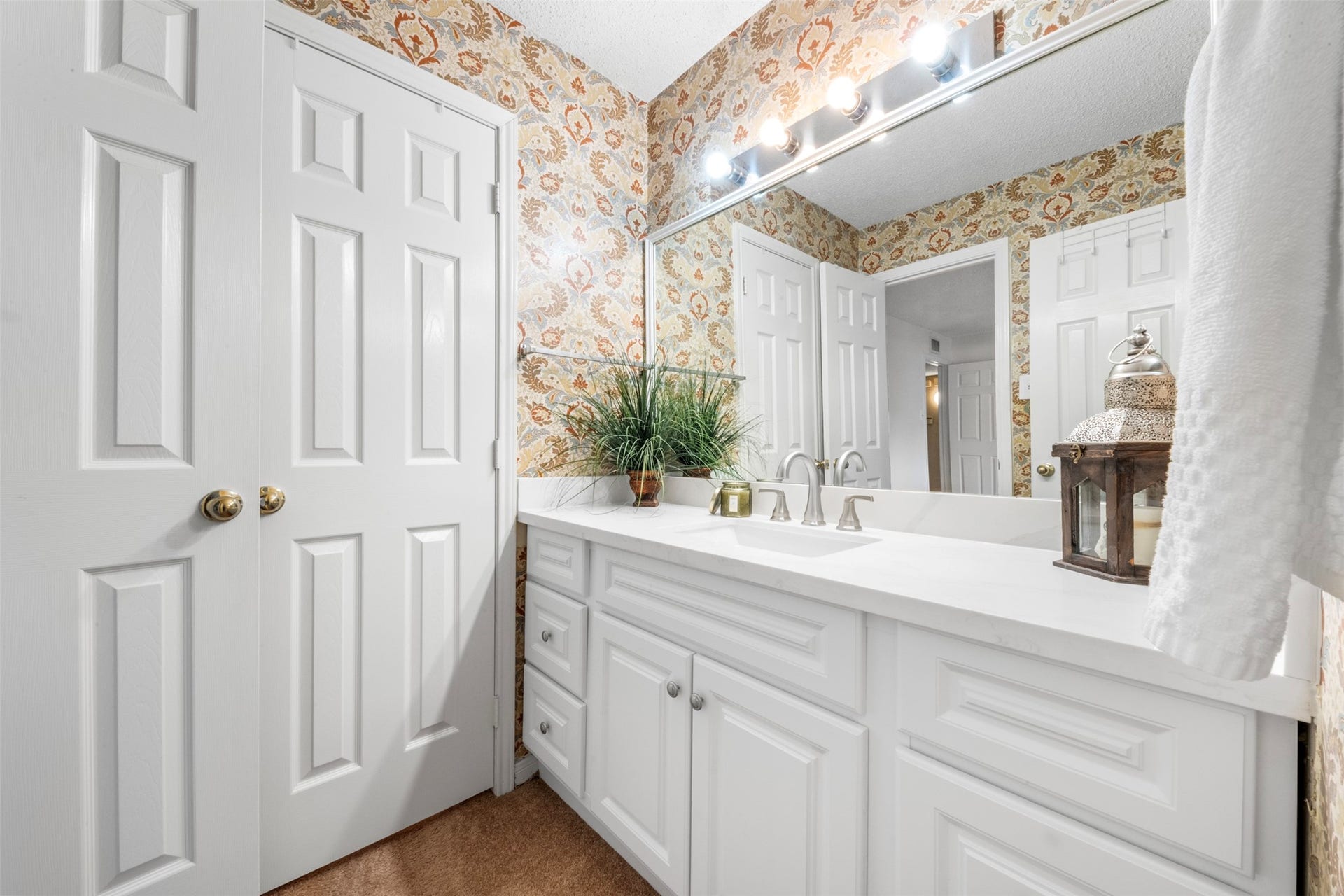 6701 Sands Point Drive, #61, Houston, TX 77074 Primary bathroom with view of walk in closet.
