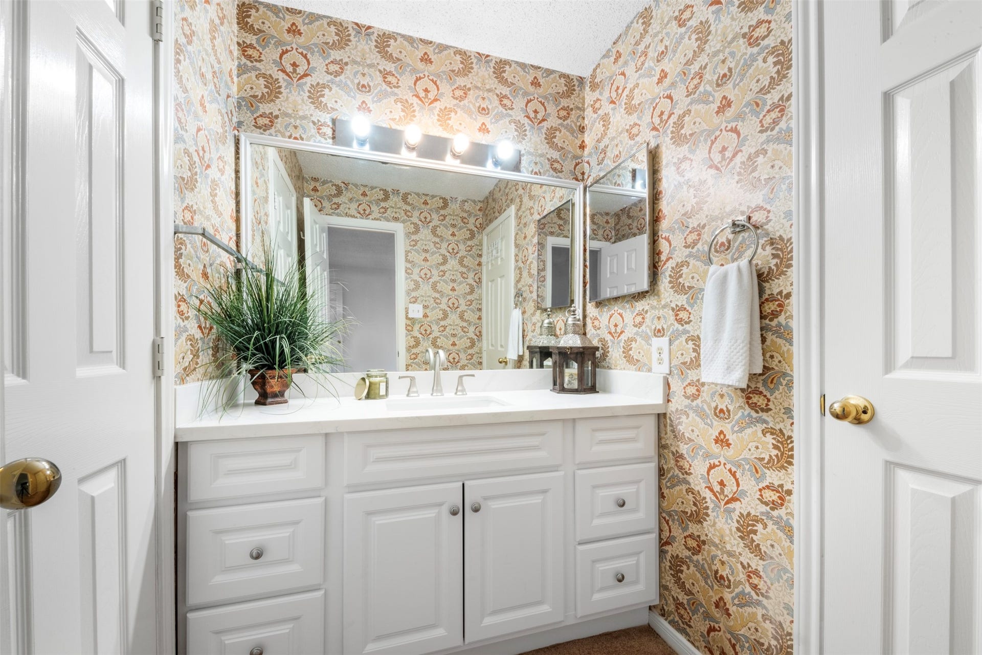 6701 Sands Point Drive, #61, Houston, TX 77074 Primary bathroom.