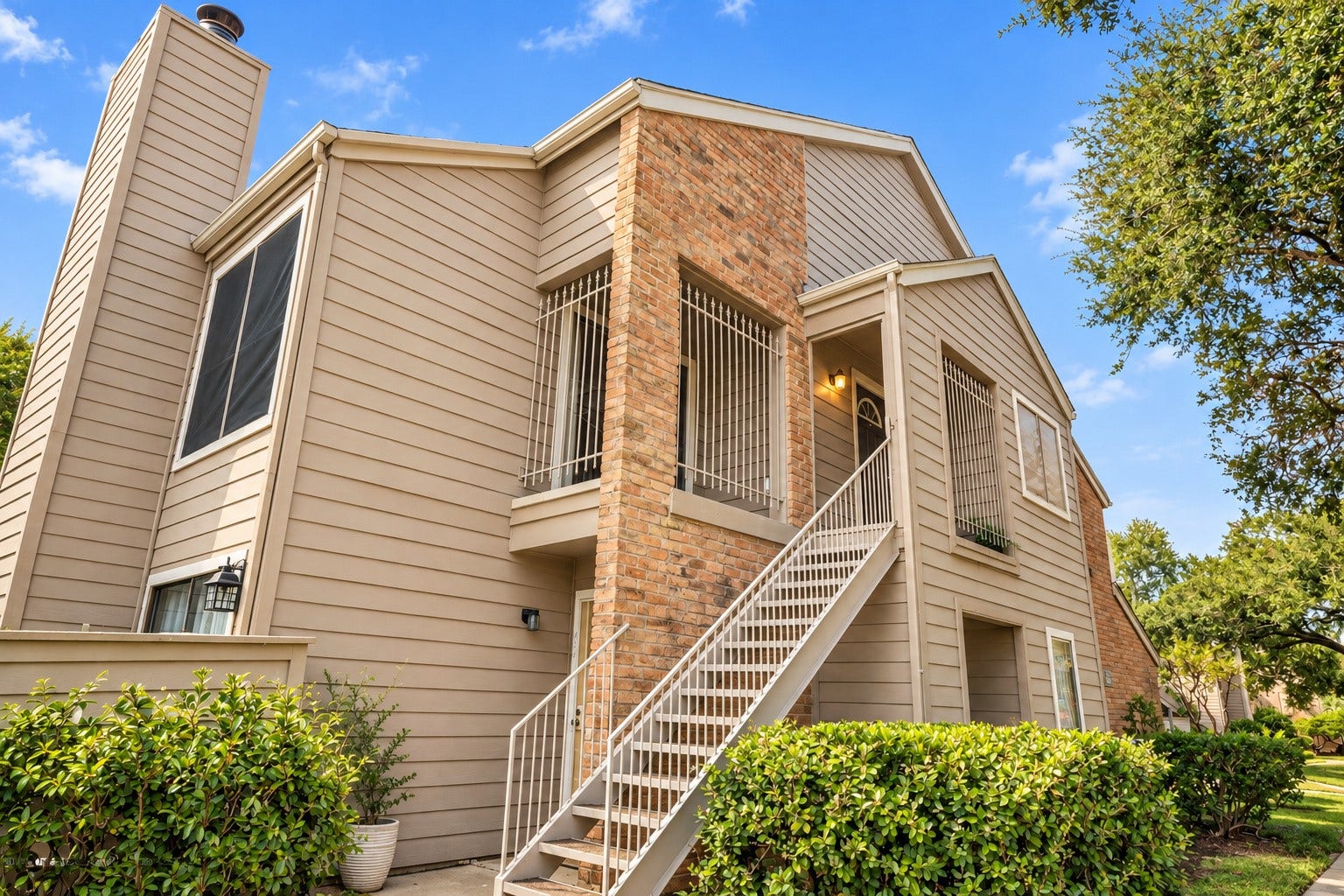 6701 Sands Point Drive, #61, Houston, TX 77074 Welcome to your new home!