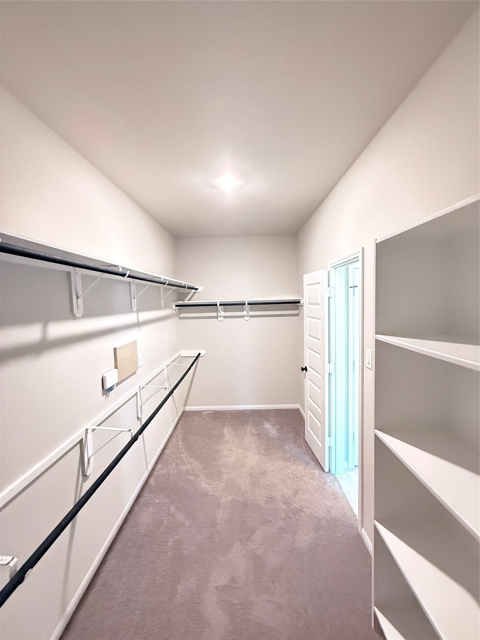 18669 Blue Spruce Lane, Magnolia, TX 77355 Large primary closet