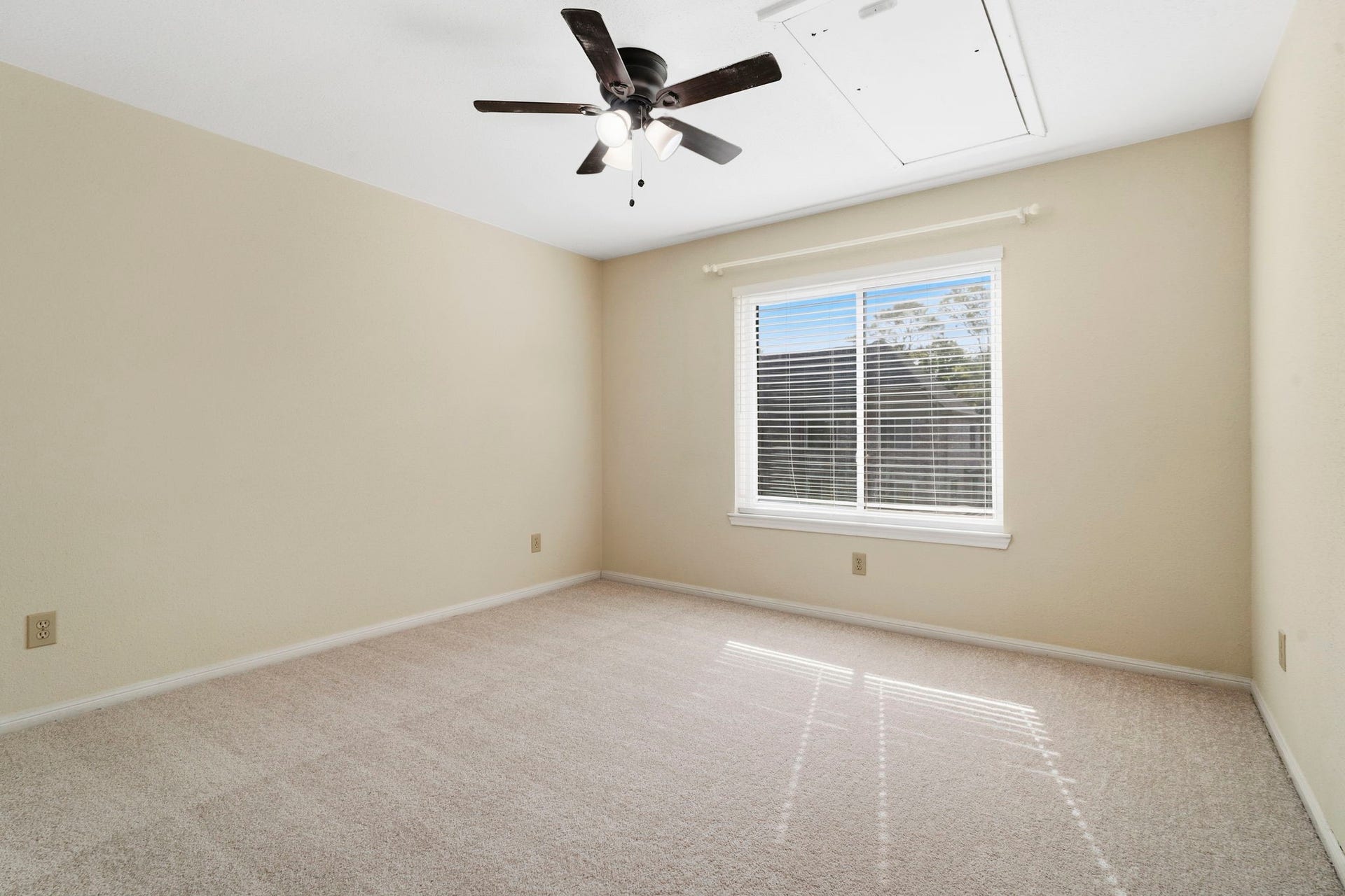 2915 Cane Field Drive, Sugar Land, TX 77479 A generously sized secondary bedroom with natural light, ceiling fan & attic access.