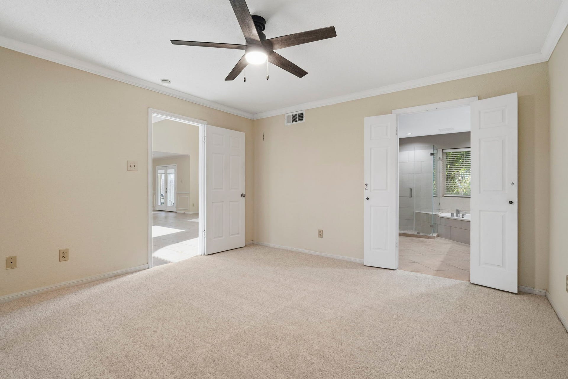 2915 Cane Field Drive, Sugar Land, TX 77479 Double doors open to the primary bath, creating a spacious transition from the primary suite & adding to the rooms open feel.