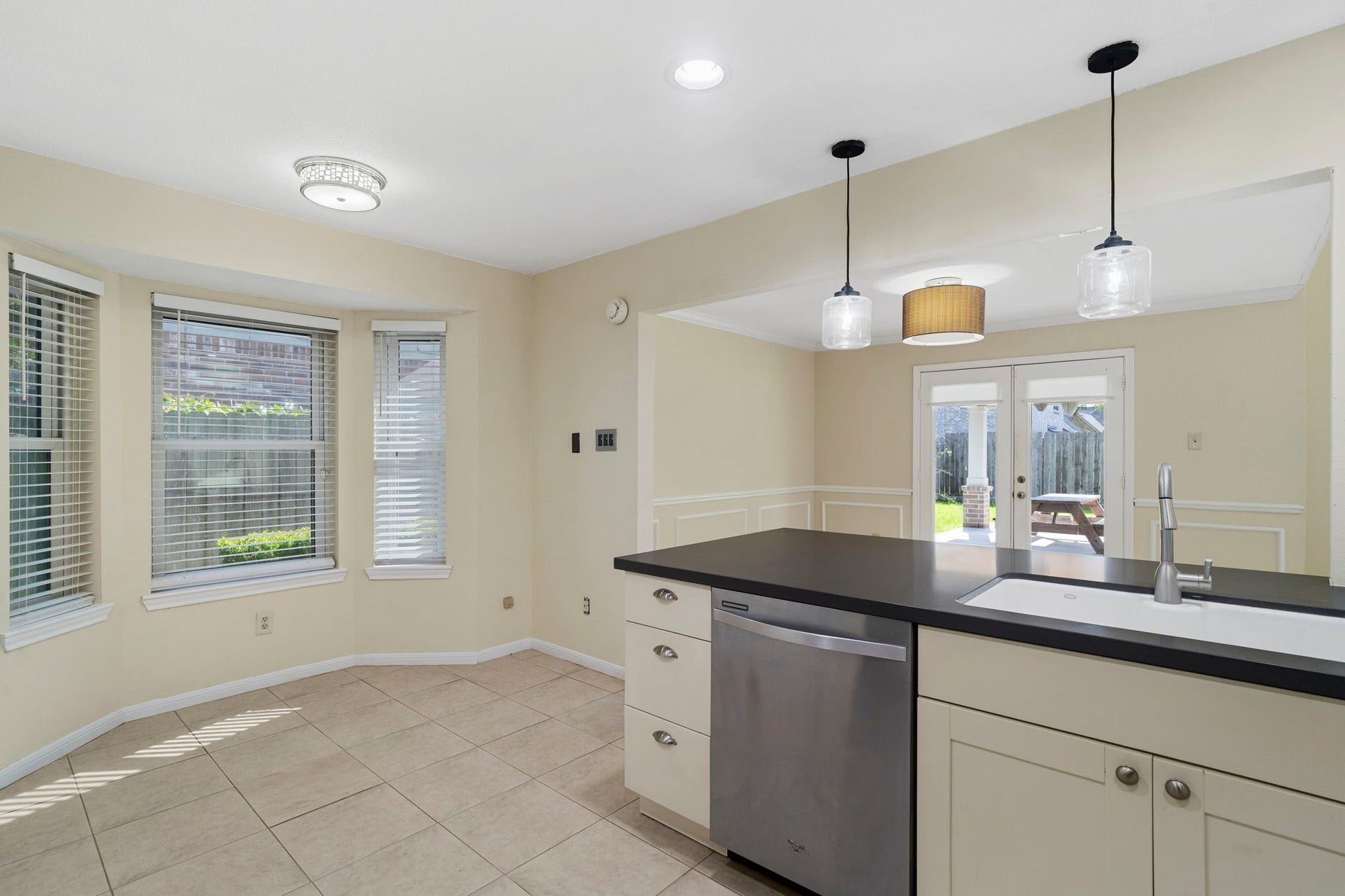2915 Cane Field Drive, Sugar Land, TX 77479 A bright breakfast area surrounded by windows provides the perfect spot for casual dining.