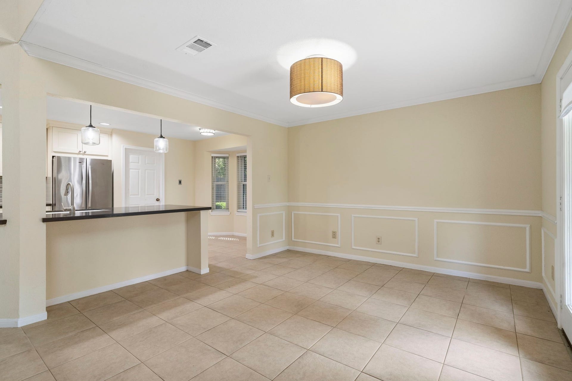 2915 Cane Field Drive, Sugar Land, TX 77479 The dining room offers plenty of space for everyday meals or larger gatherings, with classic molding details & an open connection to the kitchen for easy flow.