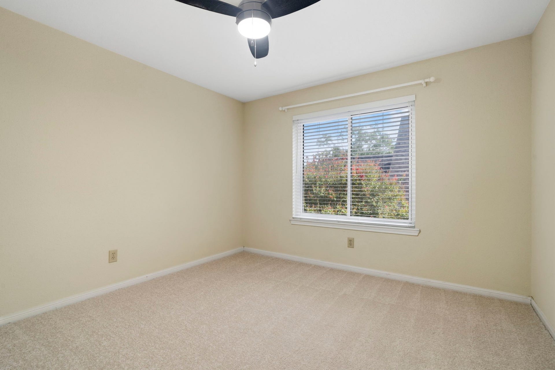 2915 Cane Field Drive, Sugar Land, TX 77479 Another spacious secondary bedroom with a large window & ceiling fan.