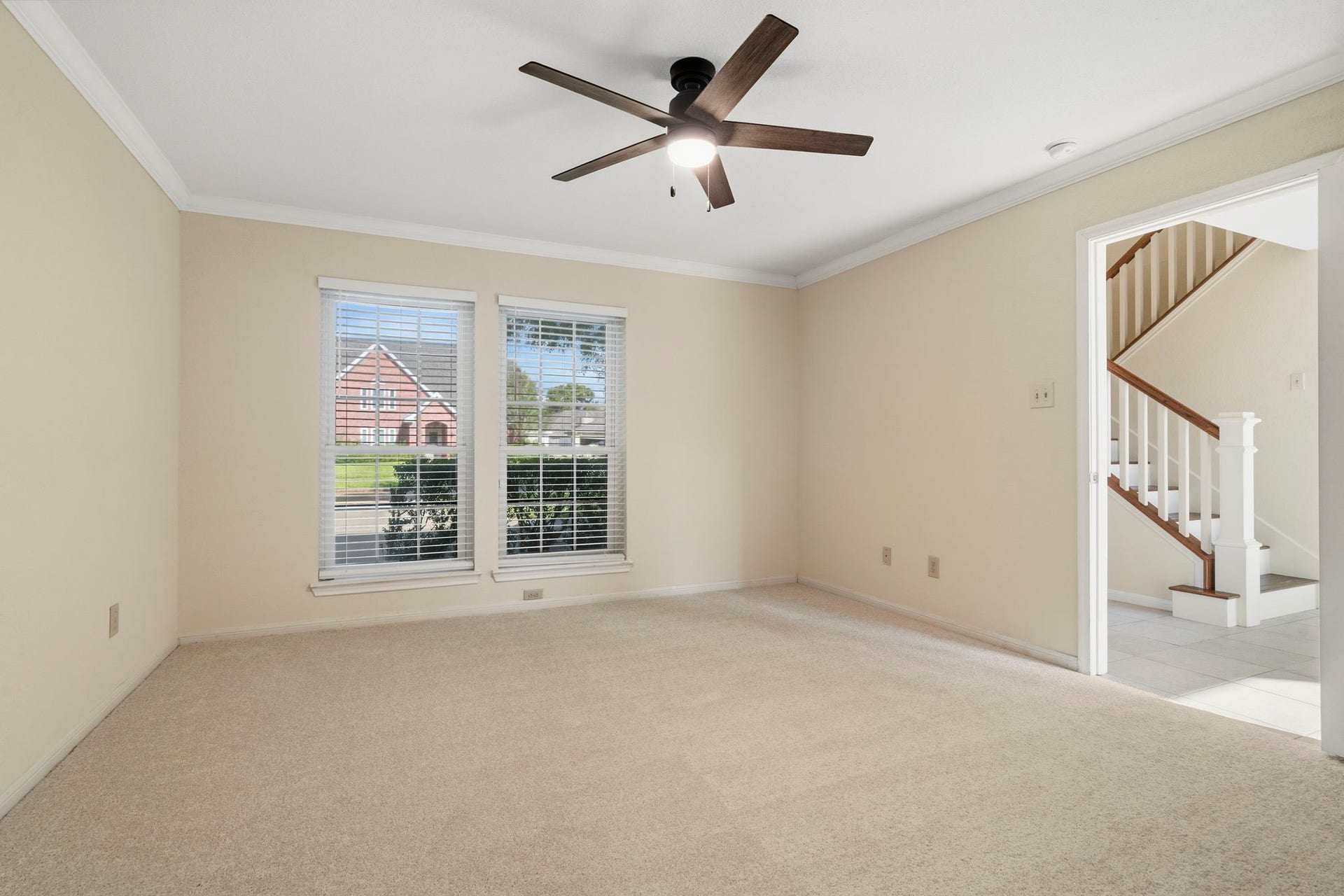 2915 Cane Field Drive, Sugar Land, TX 77479 The first-floor primary suite offers a spacious retreat with new carpet, crown molding & plenty of natural light.