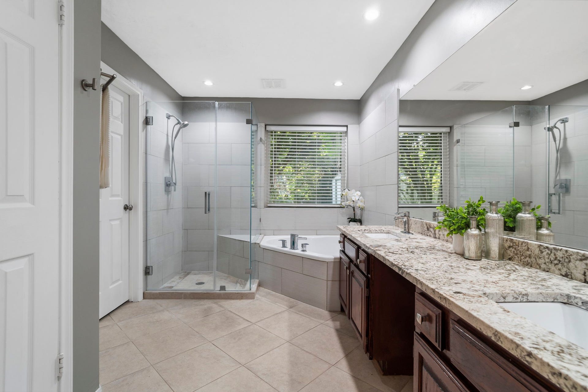 2915 Cane Field Drive, Sugar Land, TX 77479 The updated primary bath features a frameless glass shower, soaking tub & dual vanities with granite countertops for a polished, functional retreat.