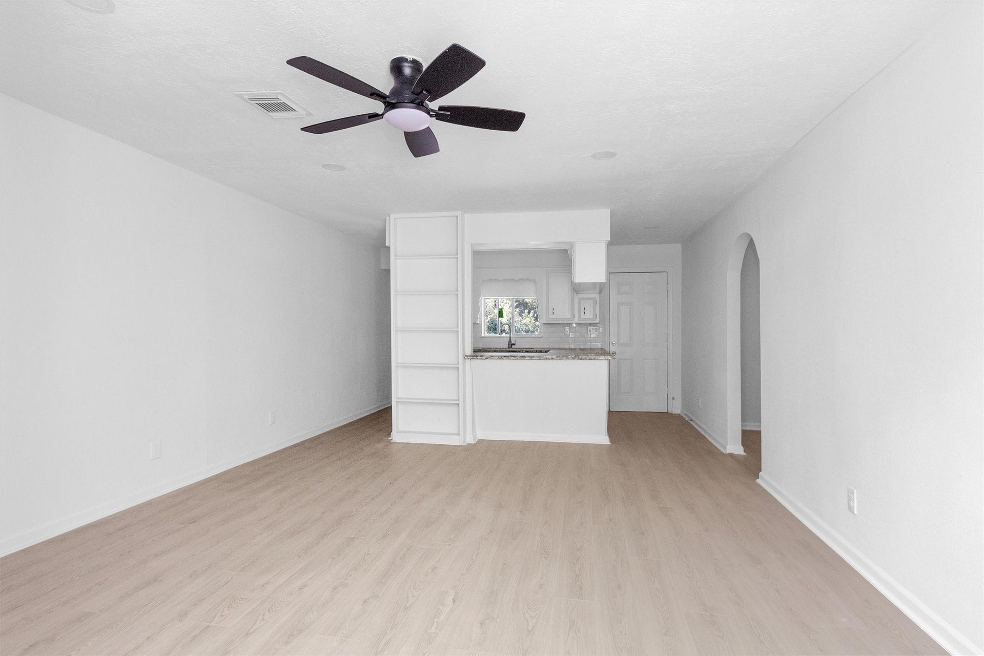 16016 Green Manor Drive, Houston, TX 77396 living/kitchen unit D