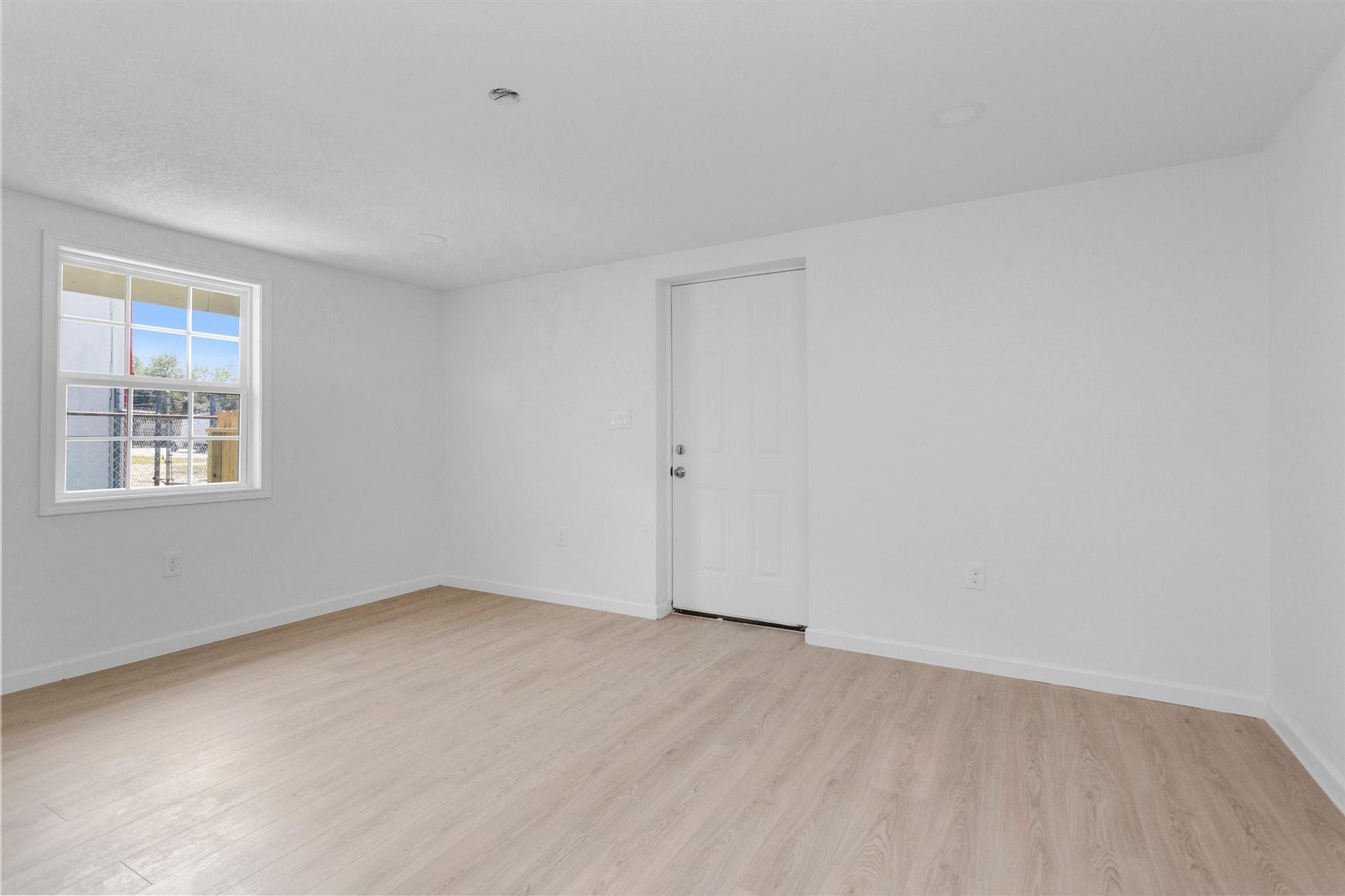 16016 Green Manor Drive, Houston, TX 77396 living room
