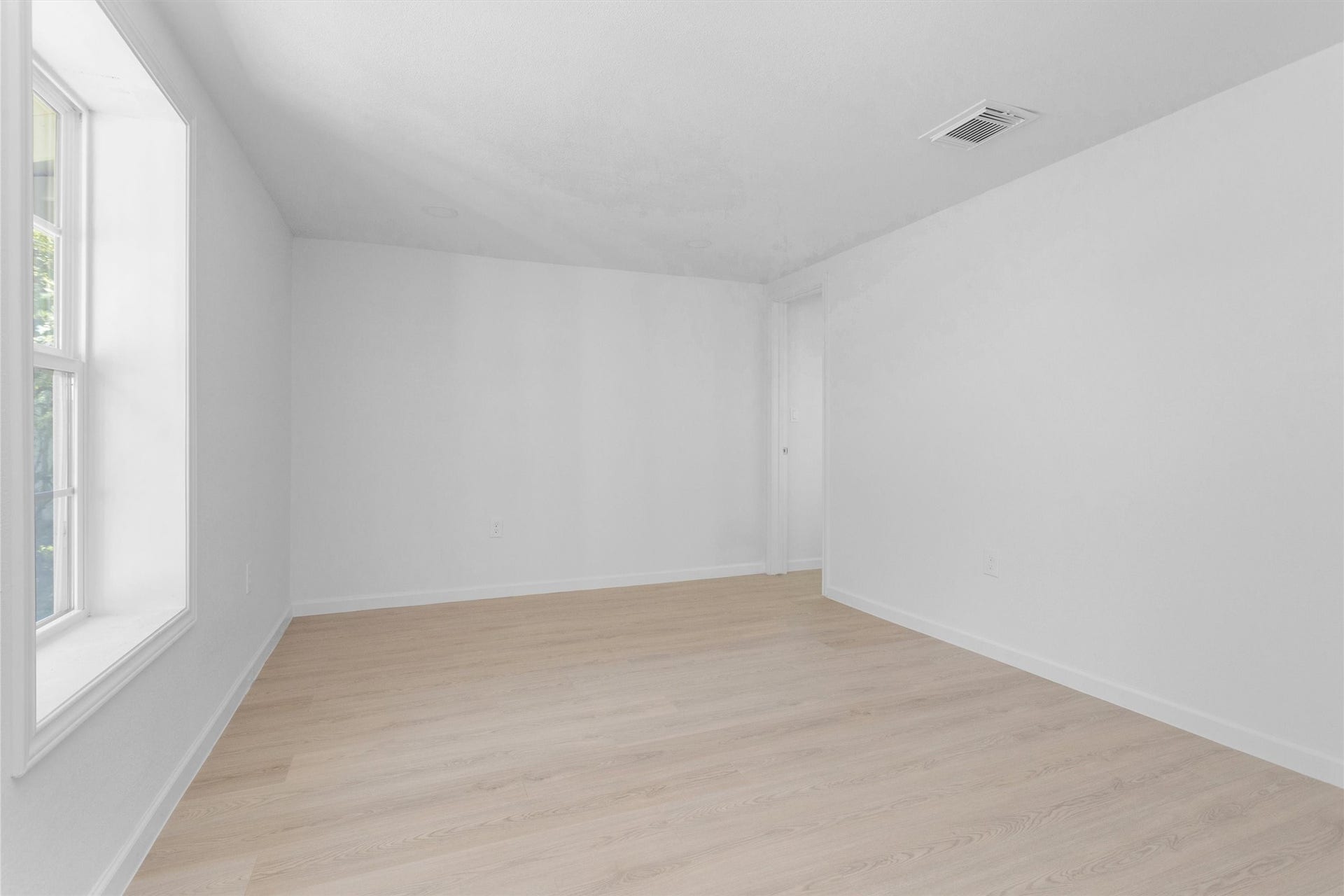 16016 Green Manor Drive, Houston, TX 77396 LARGE bedroom unit B