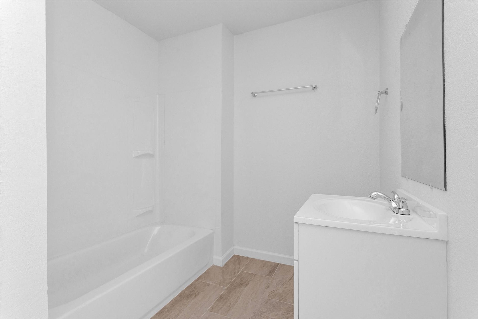 16016 Green Manor Drive, Houston, TX 77396 large bathroom unit C