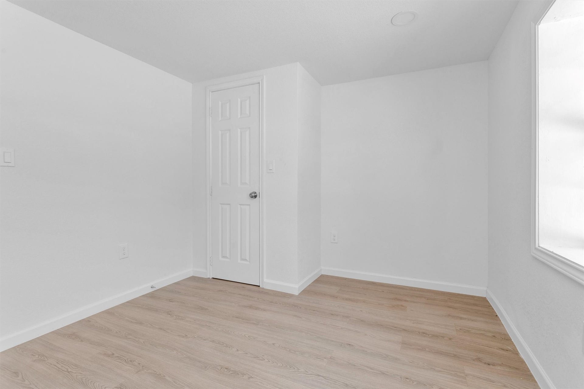 16016 Green Manor Drive, Houston, TX 77396 unit a room 1 would make a great office space or kids play