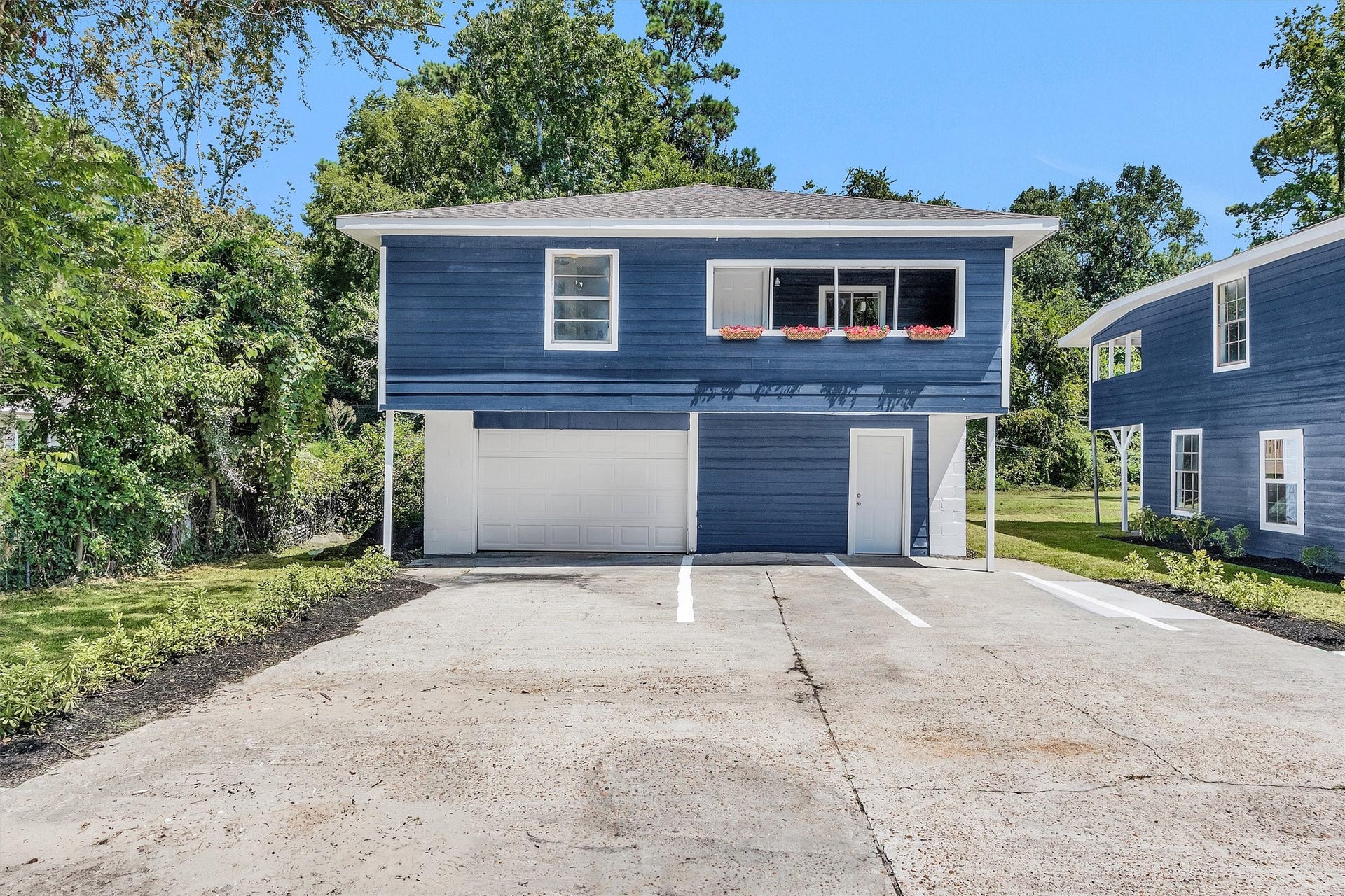 16016 Green Manor Drive, Houston, TX 77396 Garage is empty and could be used for additional storage income.