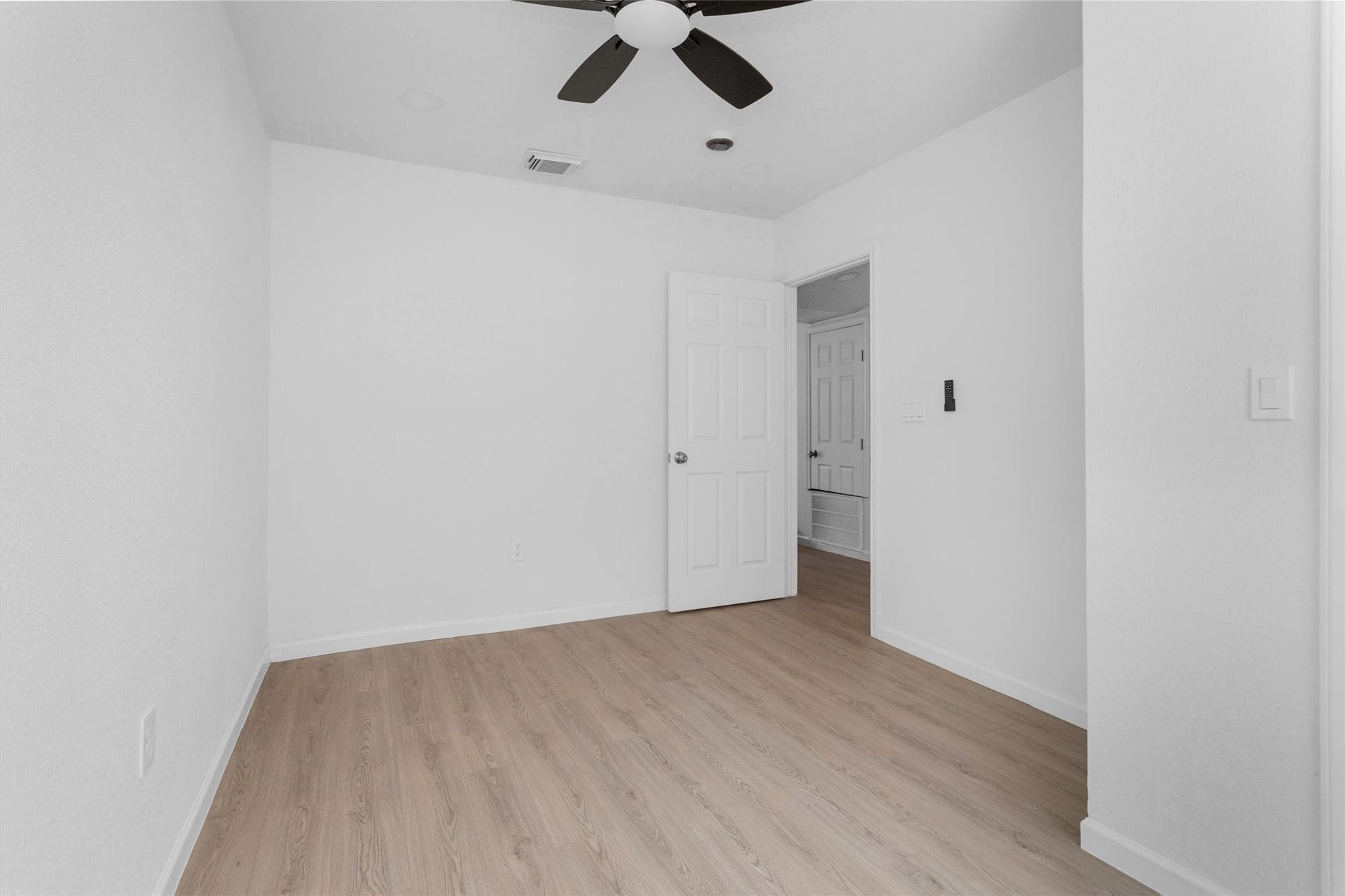 16016 Green Manor Drive, Houston, TX 77396 Unit a Room 2