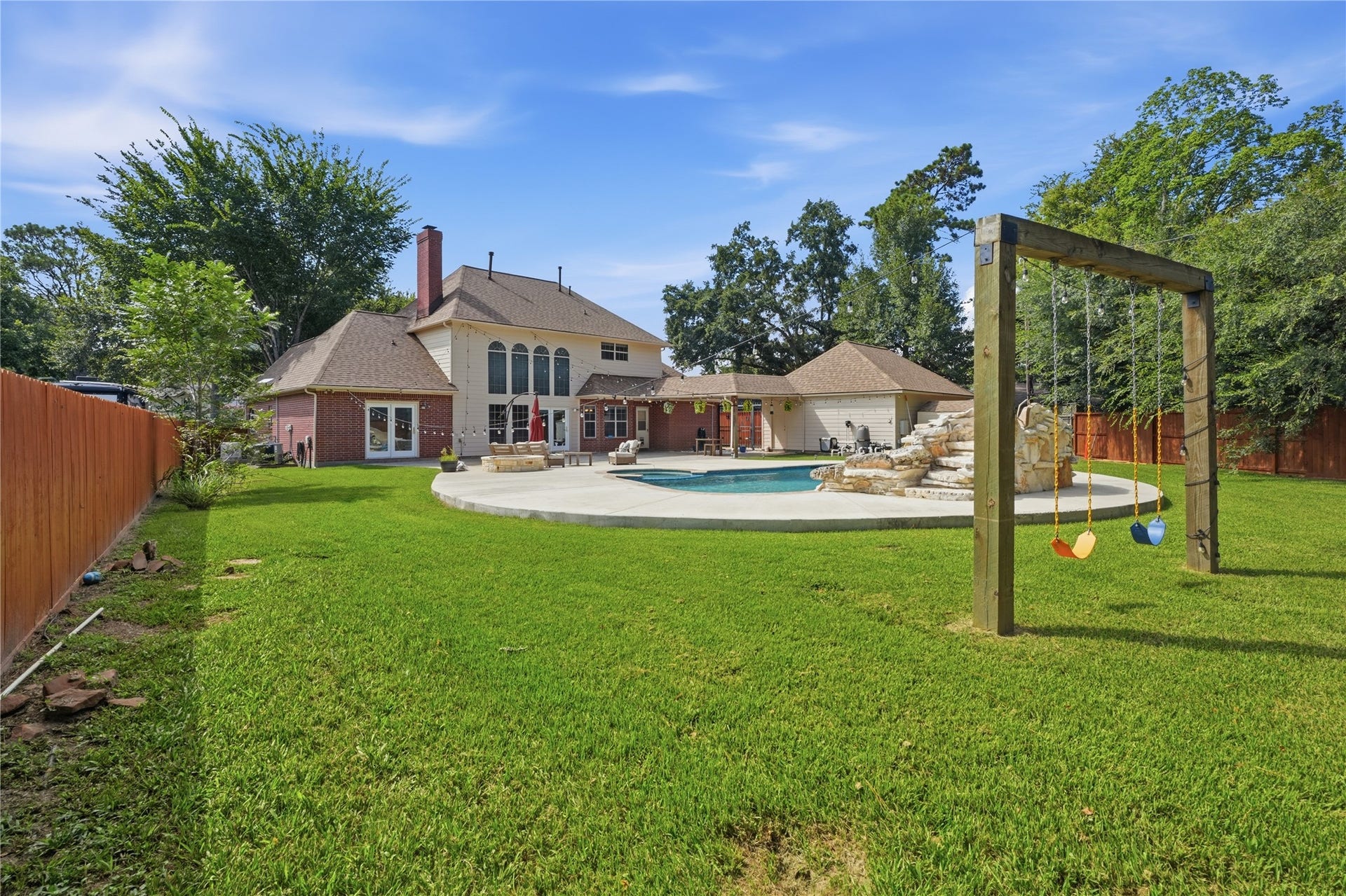 708 Bayou Crest Circle, Dickinson, TX 77539 Extra yard