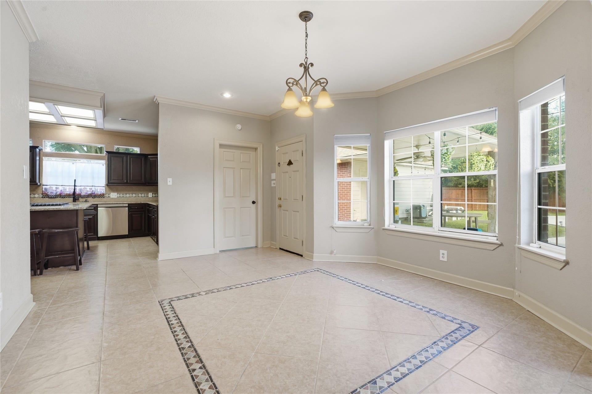 708 Bayou Crest Circle, Dickinson, TX 77539 Large dining area off kitchen and Den