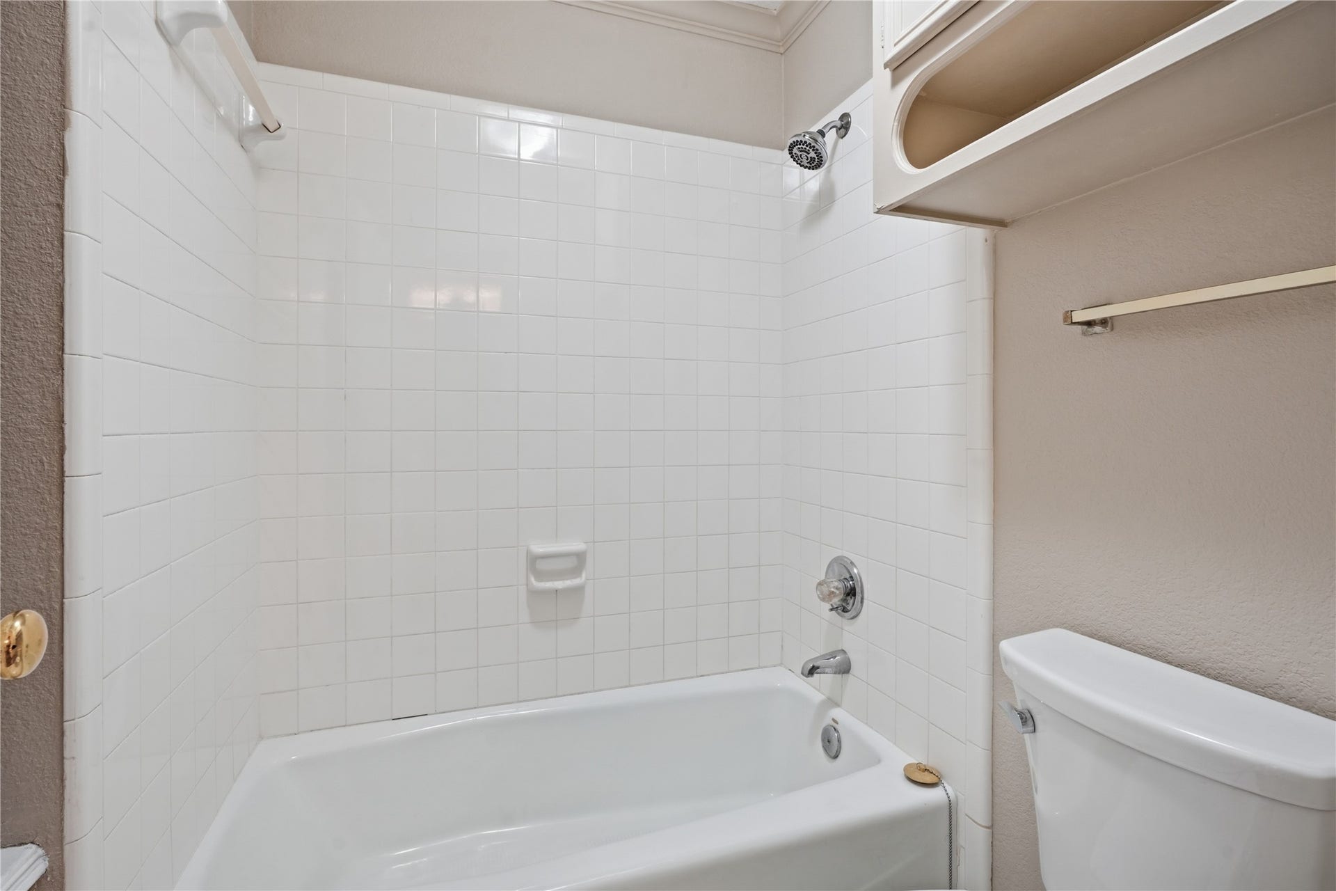 708 Bayou Crest Circle, Dickinson, TX 77539 Bath