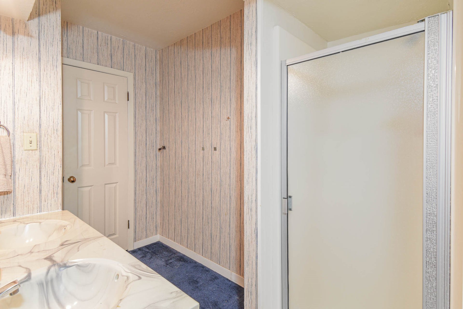 4503 Allen Genoa Road, Pasadena, TX 77504 SEPARATE SHOWER