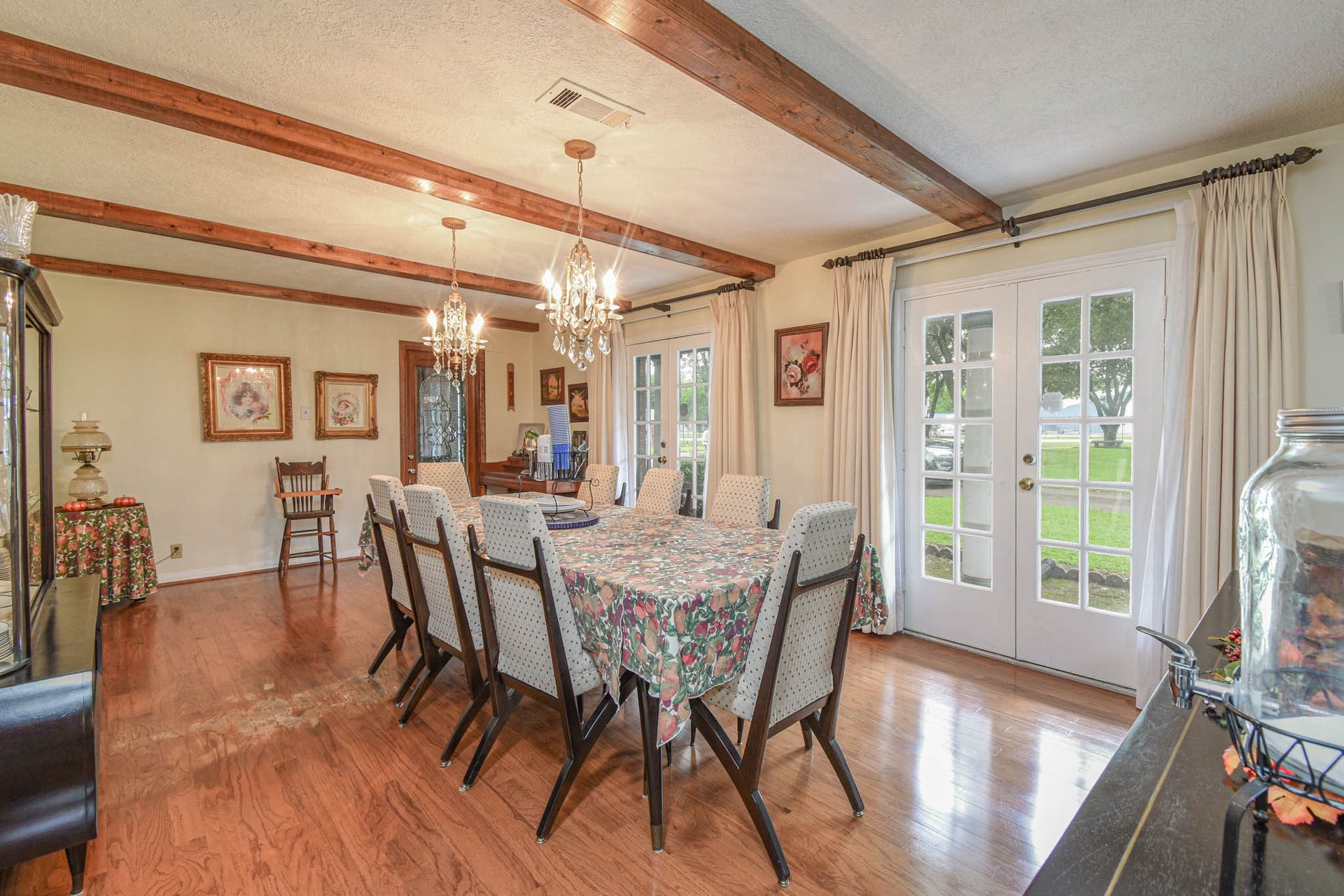 4503 Allen Genoa Road, Pasadena, TX 77504 ENJOY ENTERTAINING IN THIS LIGHT & BRIGHT SPACIOUS AREA w/2 CHADELIARS & FRENCH DOORS
