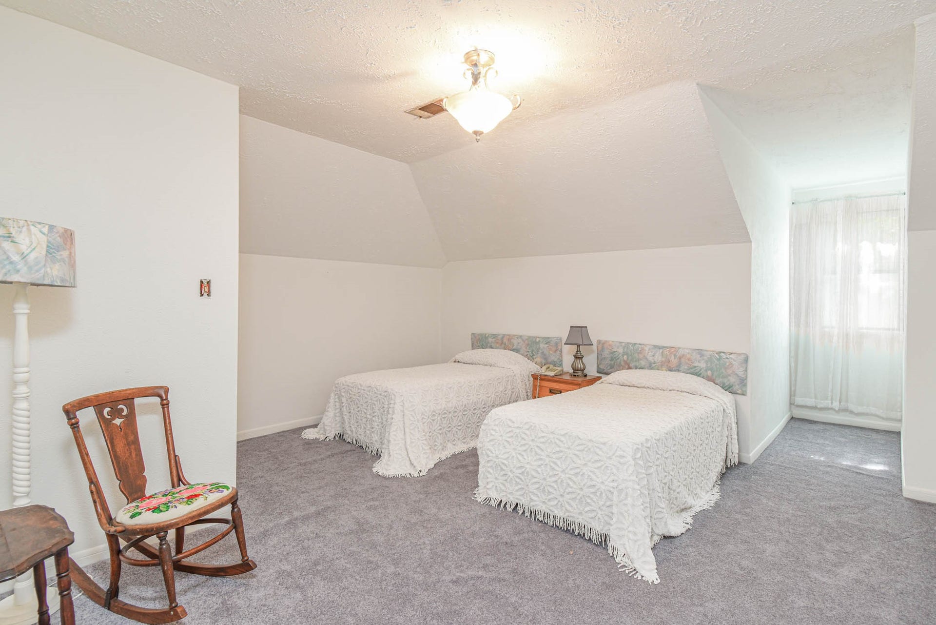 4503 Allen Genoa Road, Pasadena, TX 77504 HUGE SECONARY UPSTAIRS BEDROOM.